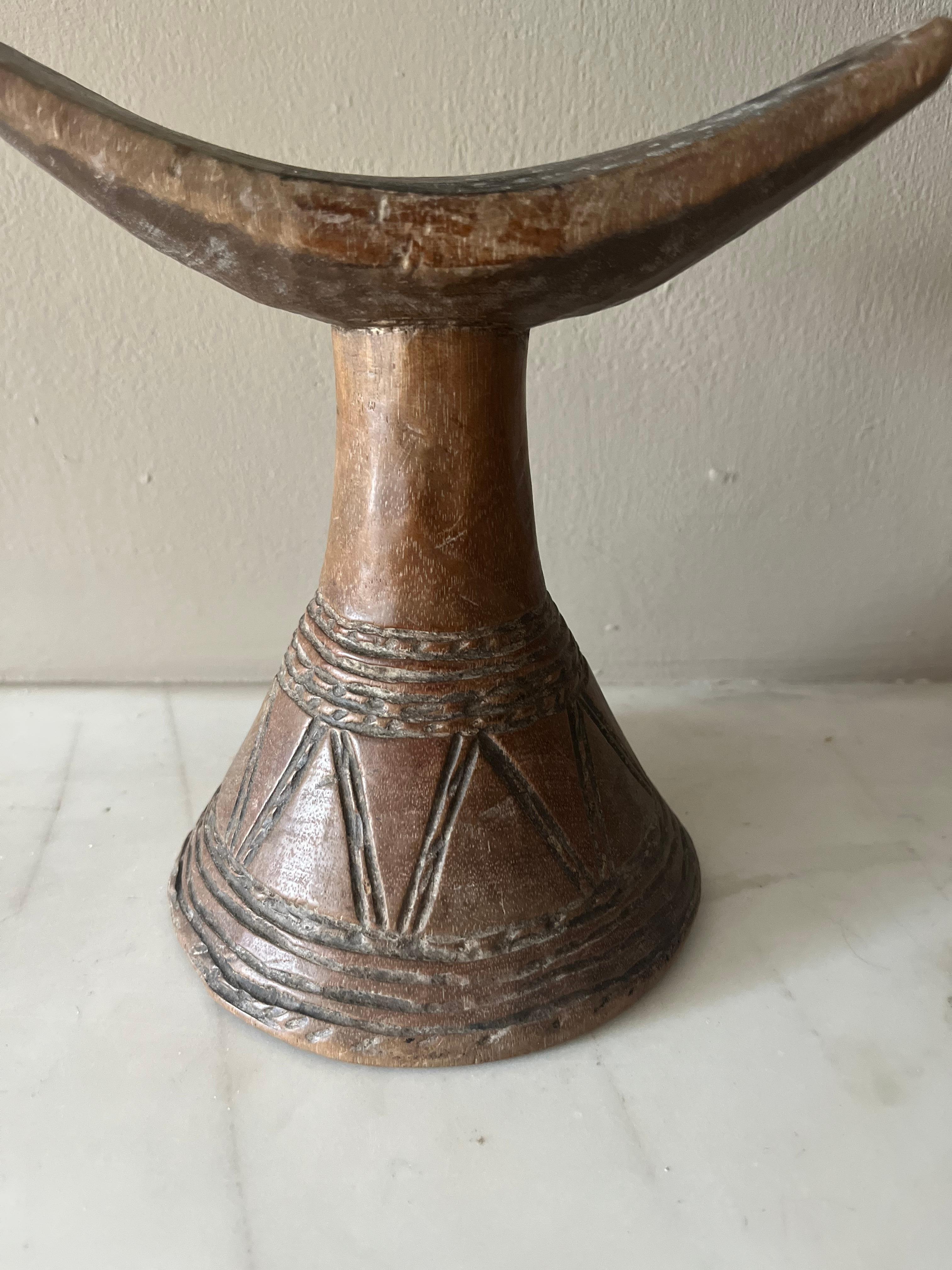 Carved Ashanti tribal headrest For Sale