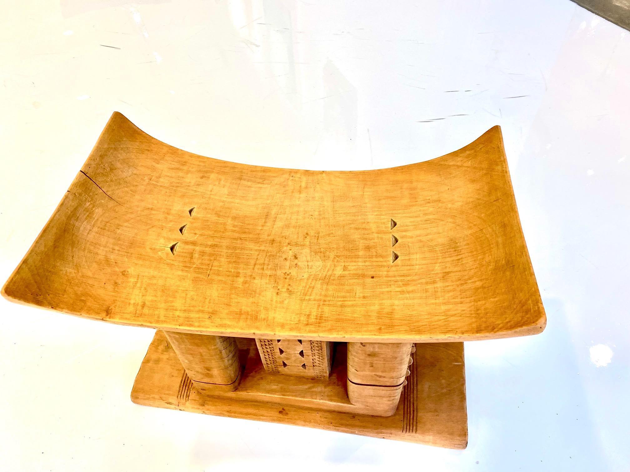 Taburetes de Madera Ashanti África Occidental, Ghana finales del siglo XX en venta