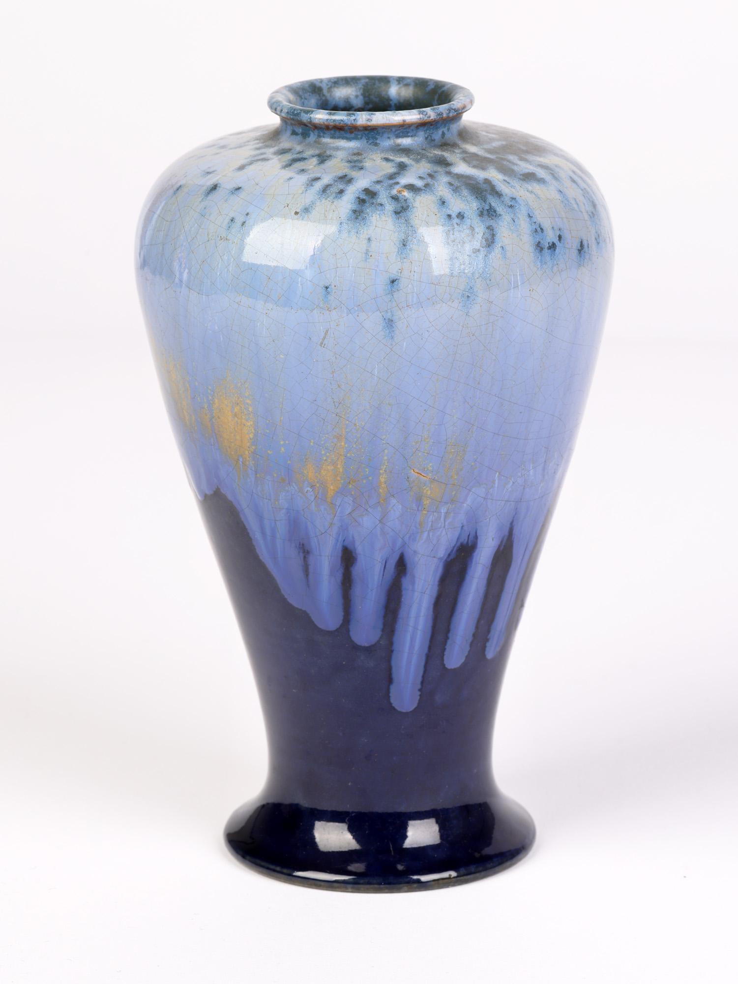 Ashby Potters Guild Vase Art Nouveau émaillé bleu moucheté en vente 5