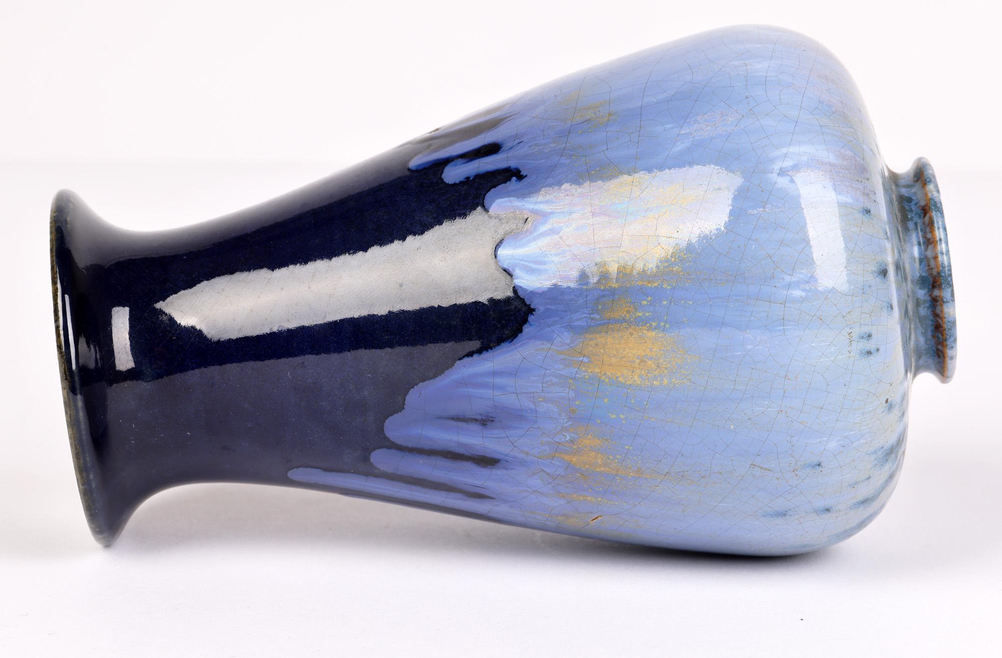 Ashby Potters Guild Vase Art Nouveau émaillé bleu moucheté en vente 1