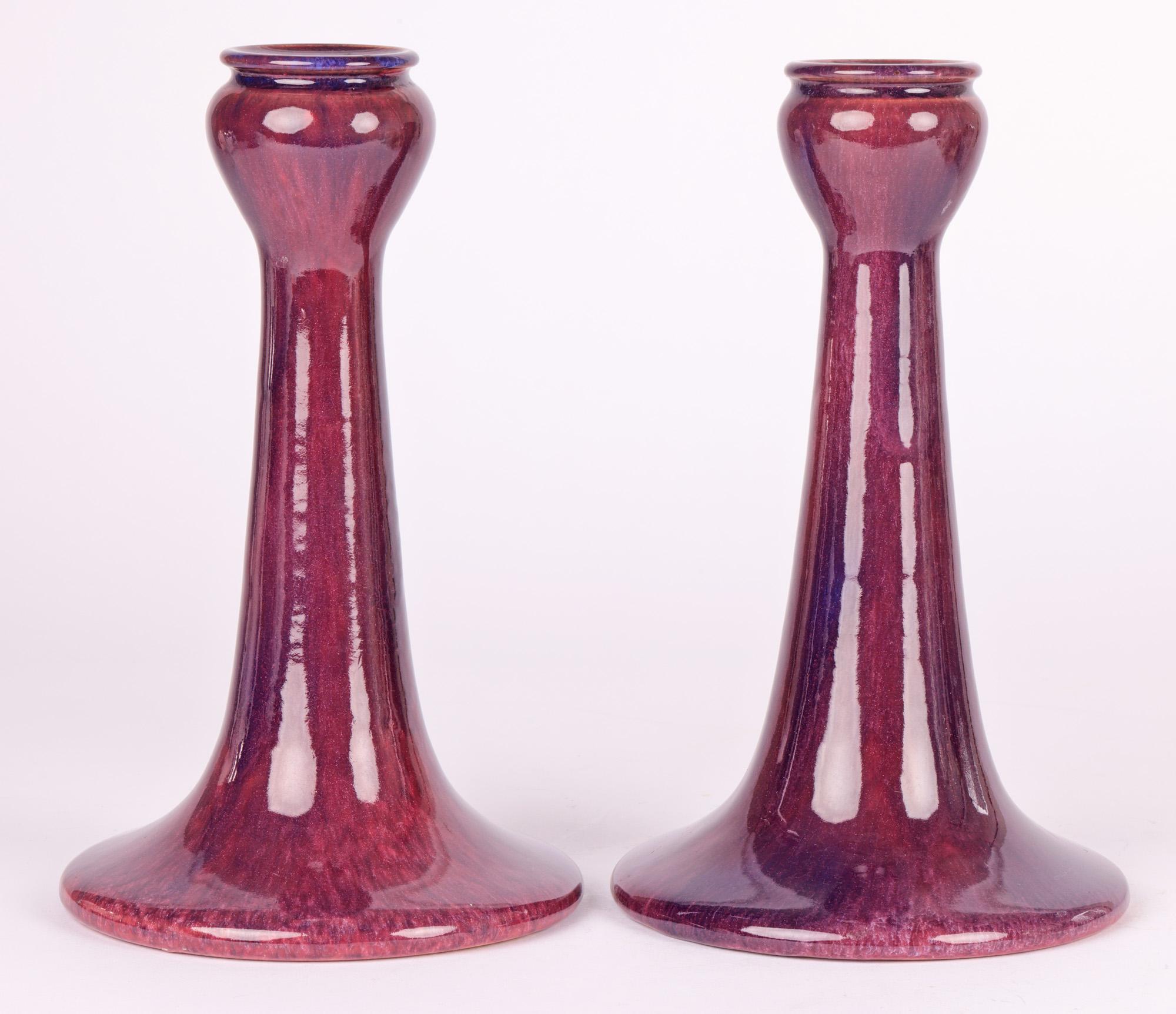 Ashby Potters Guild Paar Art Nouveau Streak glasierte Kerzenständer (Glasiert) im Angebot