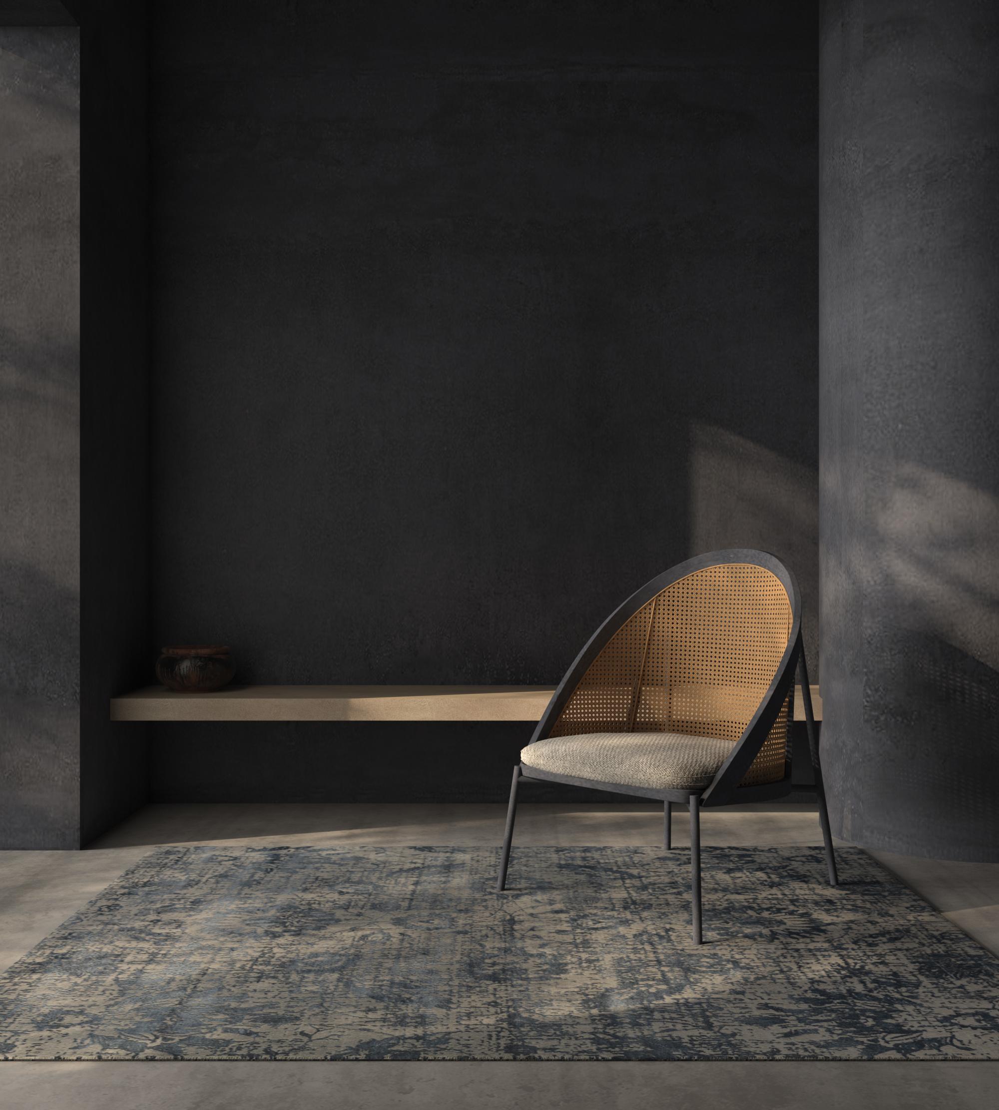 Questo tappeto annodato a mano della nostra collezione Chaos Theory By Kavi è una splendida miscela di design contemporaneo e artigianato tradizionale. Questo tappeto presenta uno splendido disegno nei toni del blu indaco, ispirato alle ricche