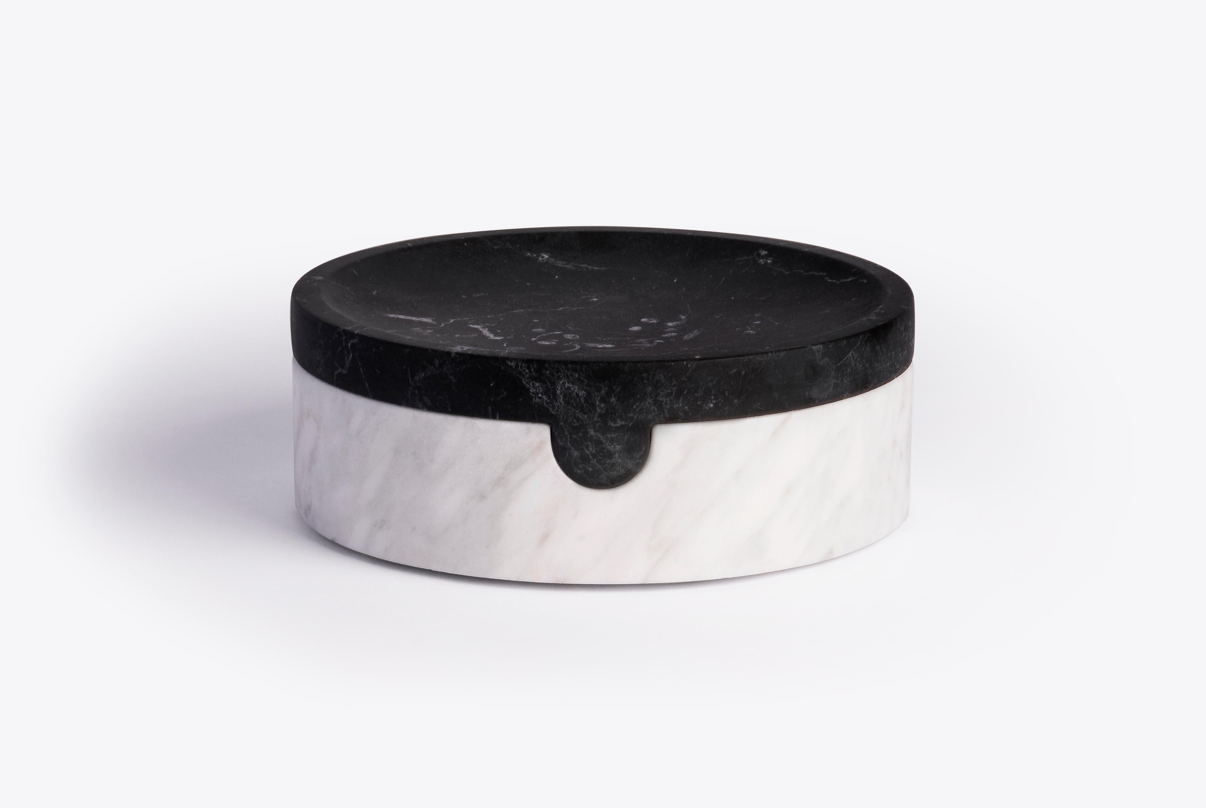Ashes box with cover by Studio Lievito
Dimensions: D20 x W20 X H7 cm
Materials: Bianco carrara marble, nero marquina marble.
Weight: 3 kg.

An oppositions where the humility of the ashes gives way to the preciousness of the objects to enclose. A box