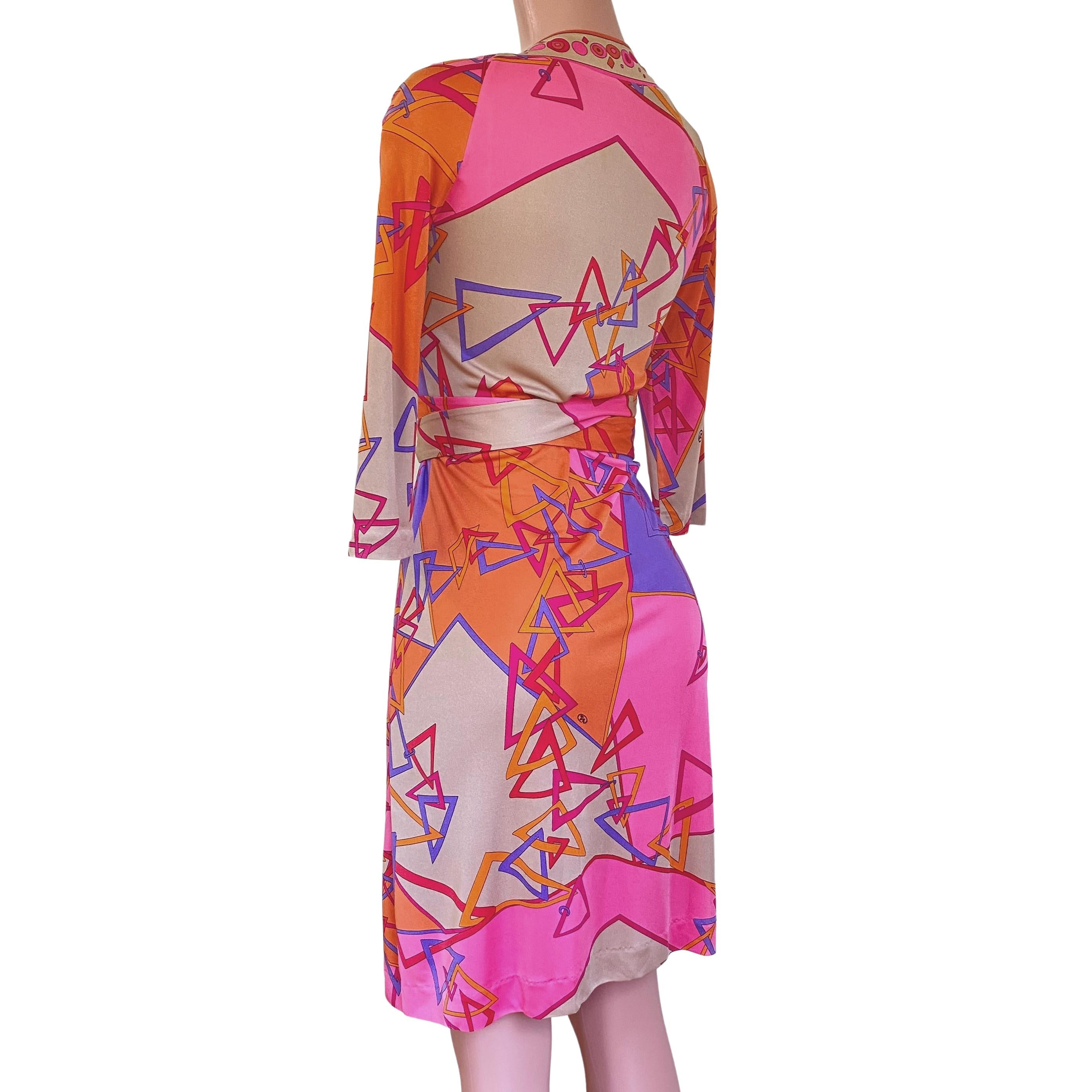 Pink orange original signed triangle mixed fusion print.
True wrap with flattering 3/4 sleeve  
Approximately 41