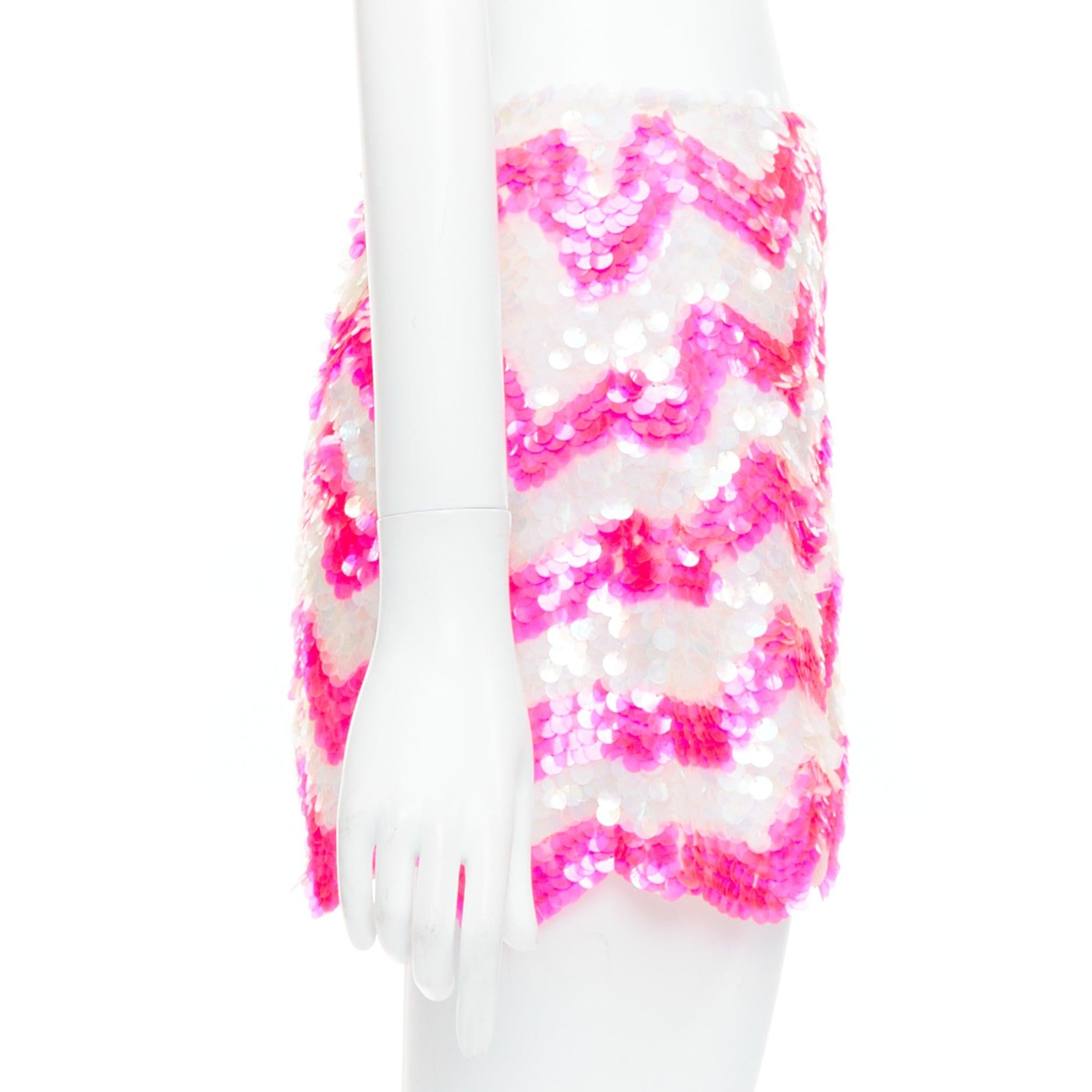 Ashish - Mini jupe à paillettes chevron blanc néon rose vif XS Excellent état - En vente à Hong Kong, NT