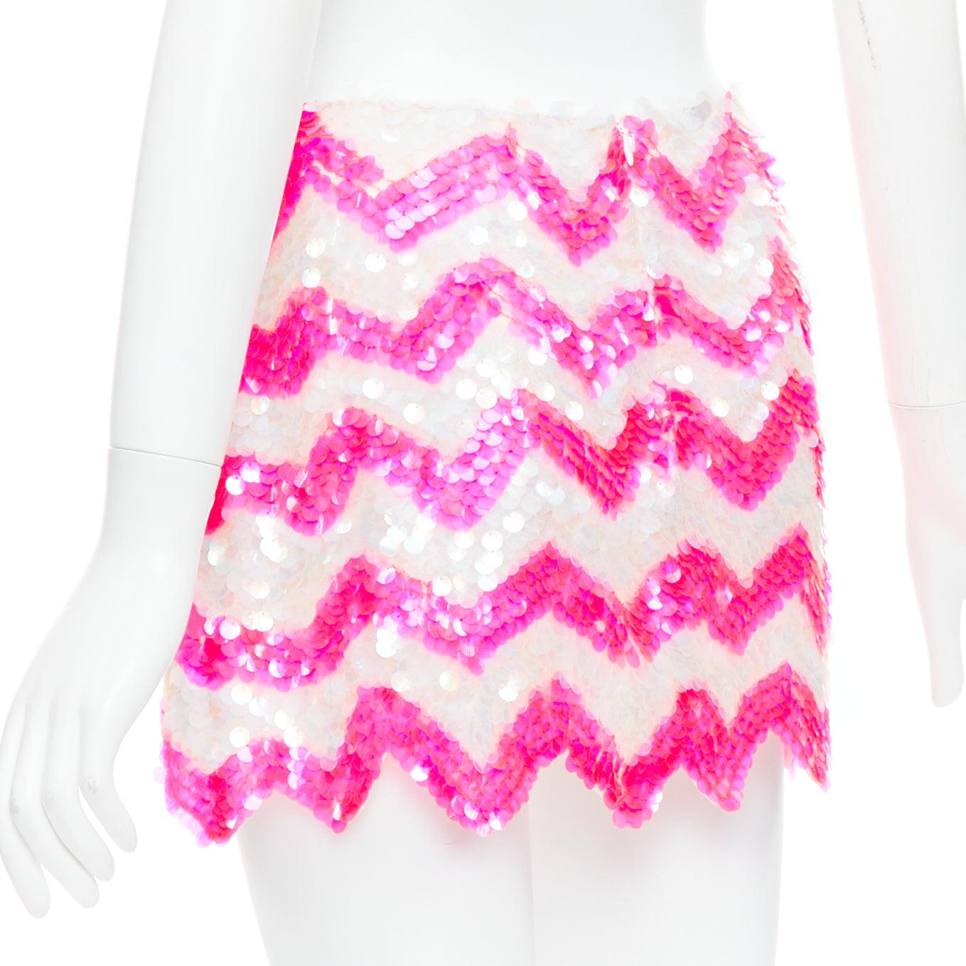 Ashish - Mini jupe à paillettes chevron blanc néon rose vif XS en vente 1