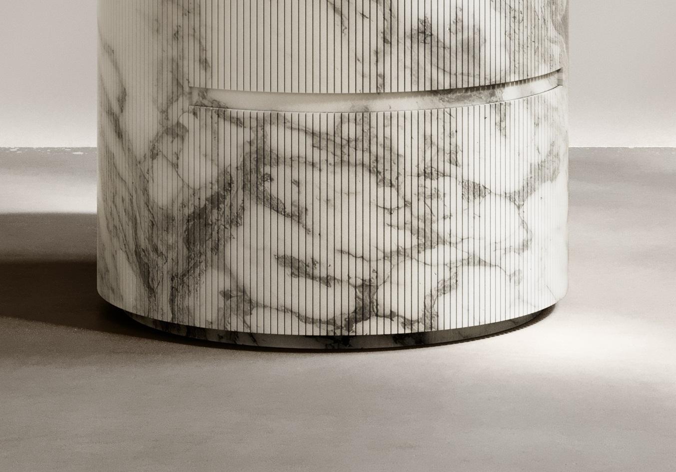 Ashley Nachttisch aus Arabescato-Marmor und Eiche von Paloma Editions im Zustand „Neu“ im Angebot in Geneve, CH