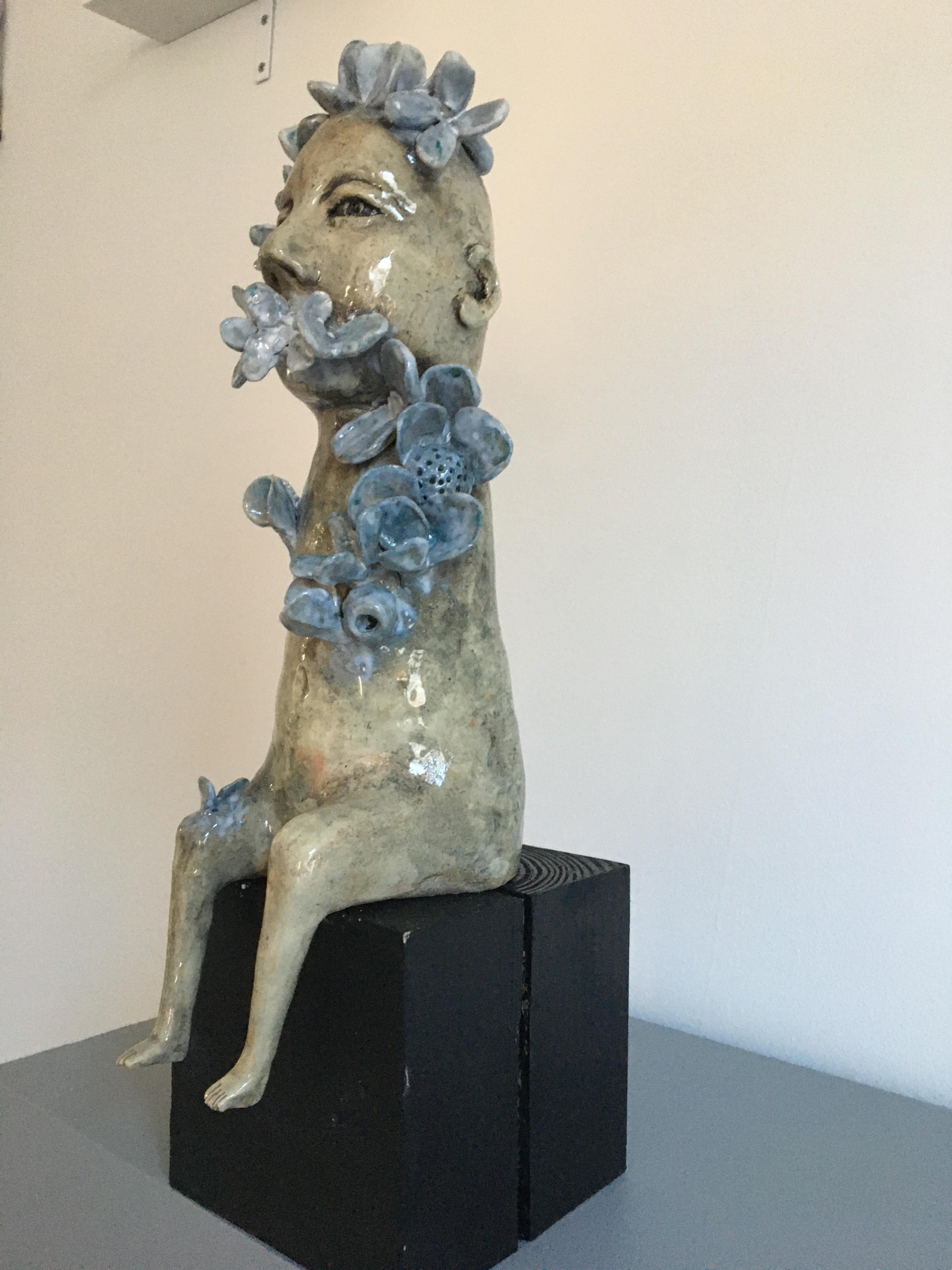 Ceramic figure: 'Let go of expectations and experience the subtle and unbounded' - Contemporary Sculpture by Ashley Benton