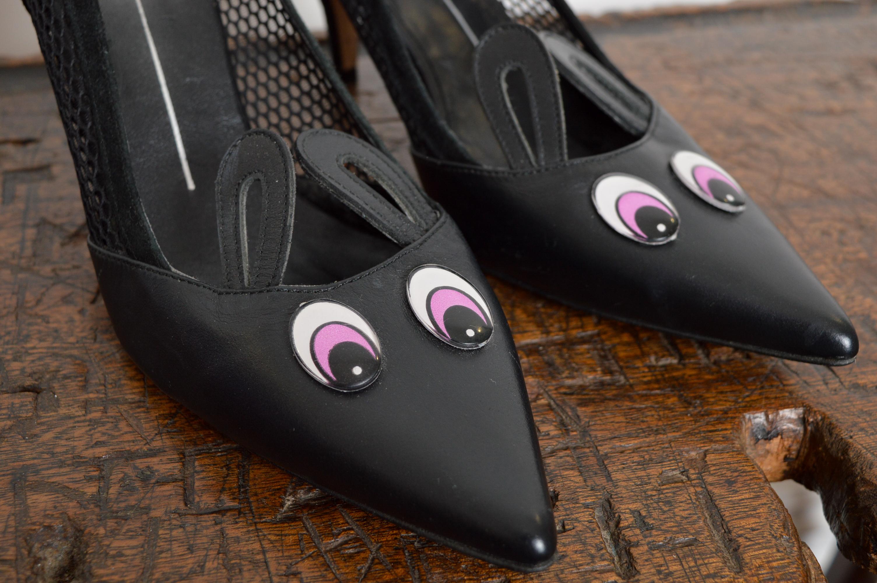 Ashley Williams Red Or Dead Black Mesh Pointed Mouse Face Novelty Court Heels In Good Condition For Sale In Sheffield, GB