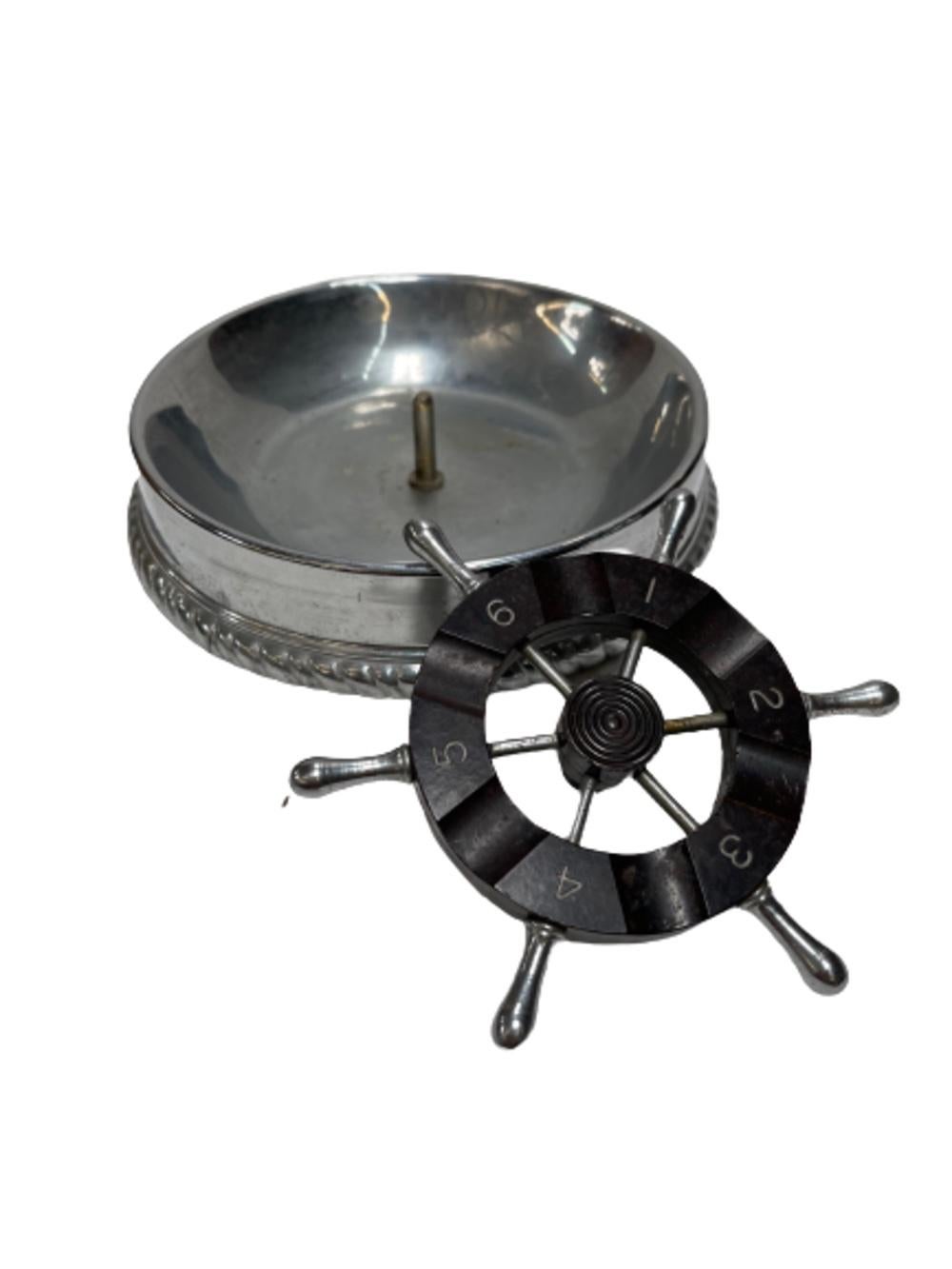Ashtray 6 Handle, Wheel In Excellent Condition For Sale In Van Nuys, CA