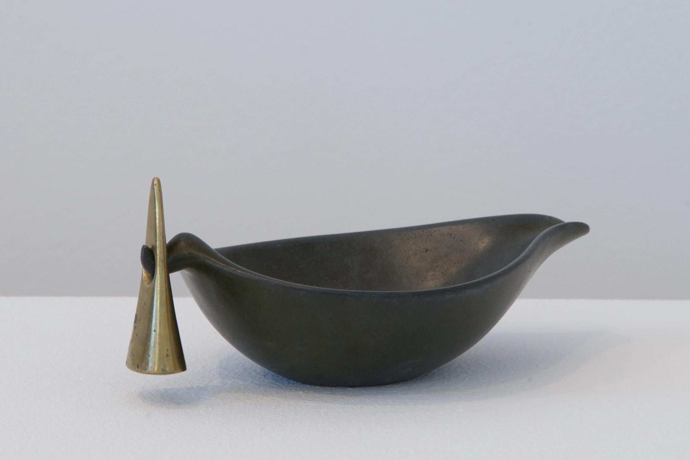 Ashtray with a snuffer, no. 3515
Designed 1947 by Carl Auböck

Ash tray: cast, gray metall, (patinated); Snuffer: cast brass
16.2 x 10.2 cm, h 6.8 cm / 6.3 x 3.93 in, h 2.44 in

Original, vintage piece!
Good condition with traces of aging and