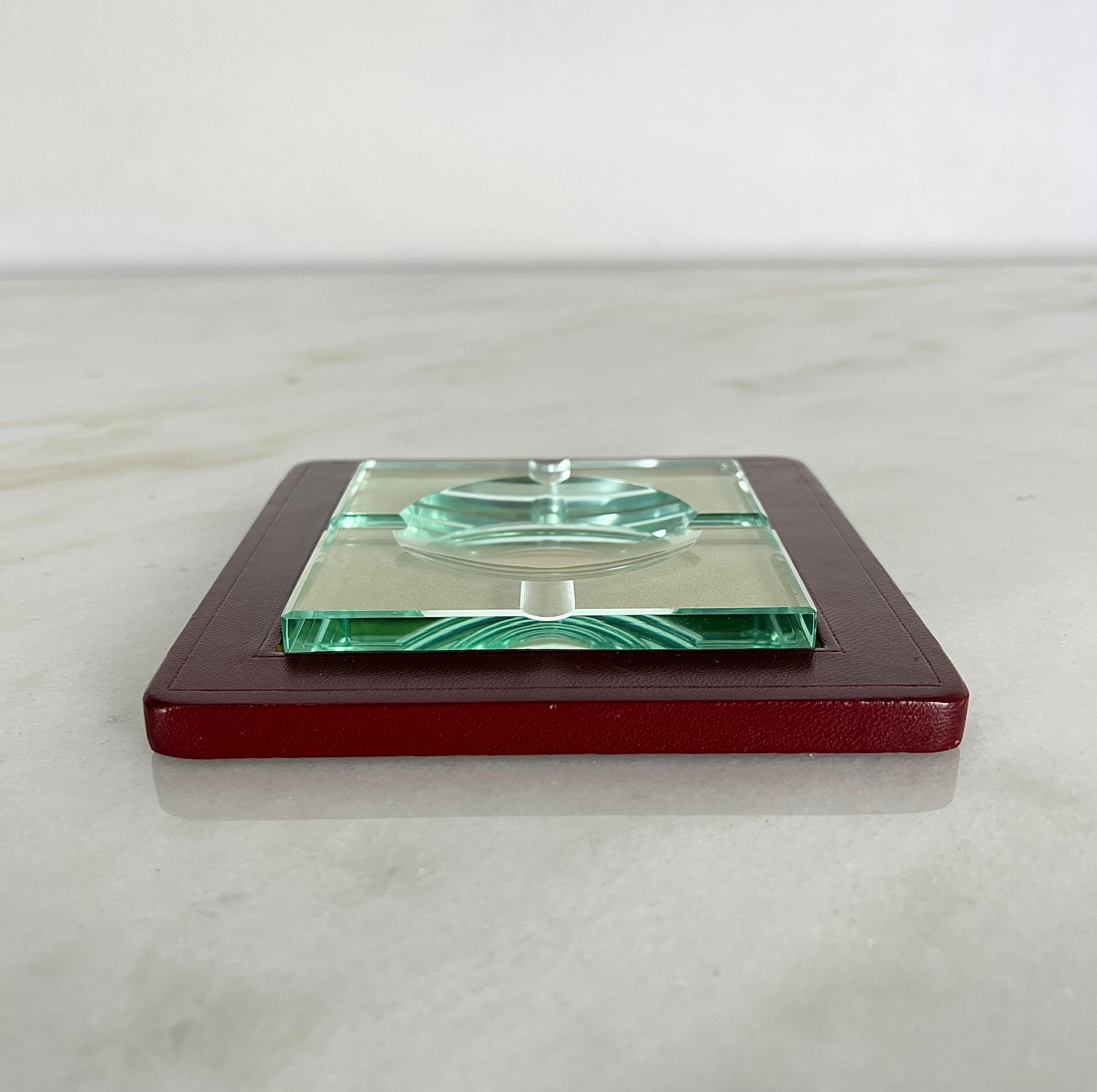 Ashtray made in Italy in the 1960s, attributed to Fontana Arte.
The square shaped ashtray was made of green nile crystal glass and burgundy leather.



Note: We try to offer our customers an excellent service even in shipments all over the world,