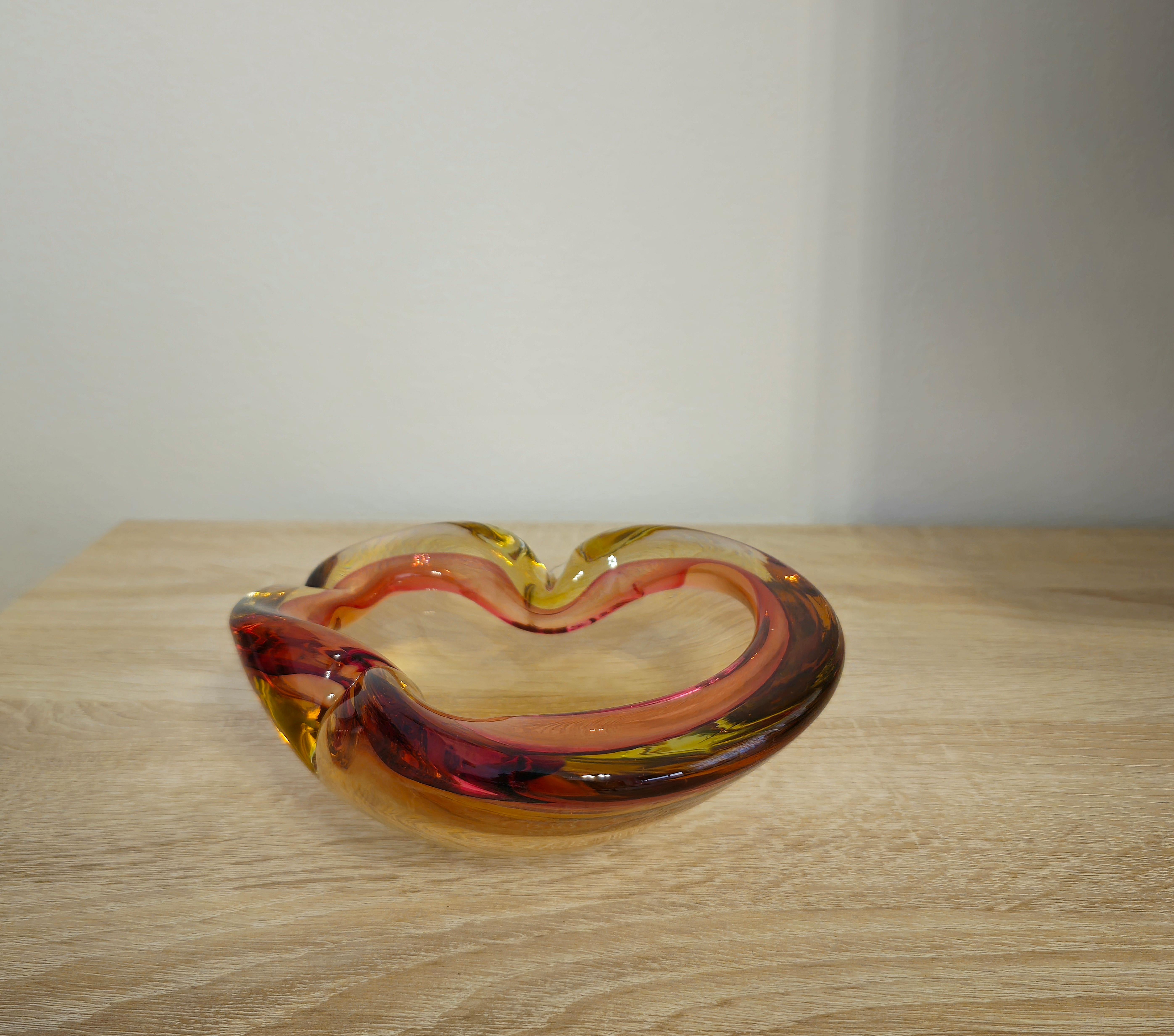 Ashtray Bowl Murano Glass Sommerso Attributed to Seguso Midcentury Italy 1960s For Sale 4