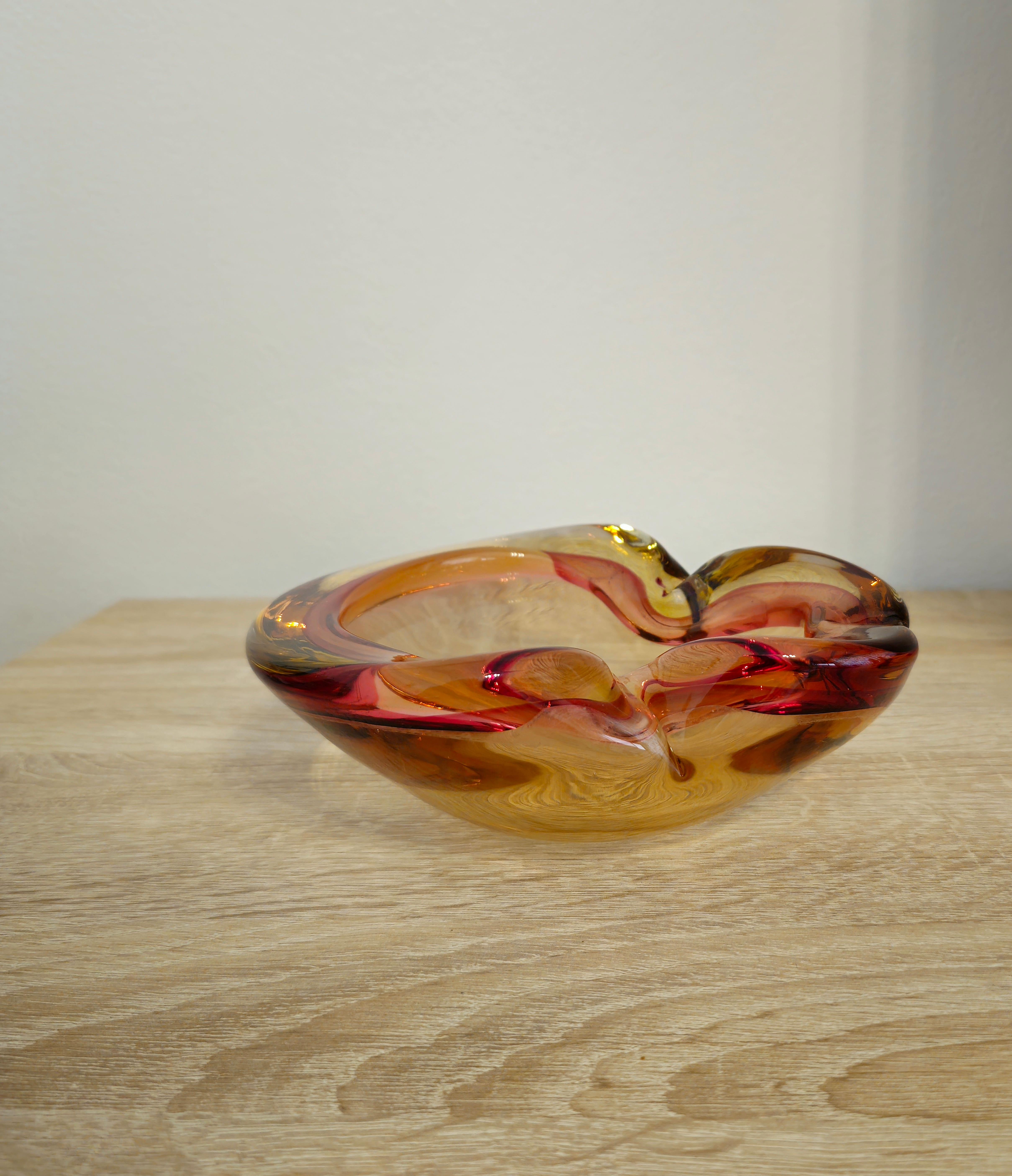 Ashtray Bowl Murano Glass Sommerso Attributed to Seguso Midcentury Italy 1960s In Good Condition For Sale In Palermo, IT