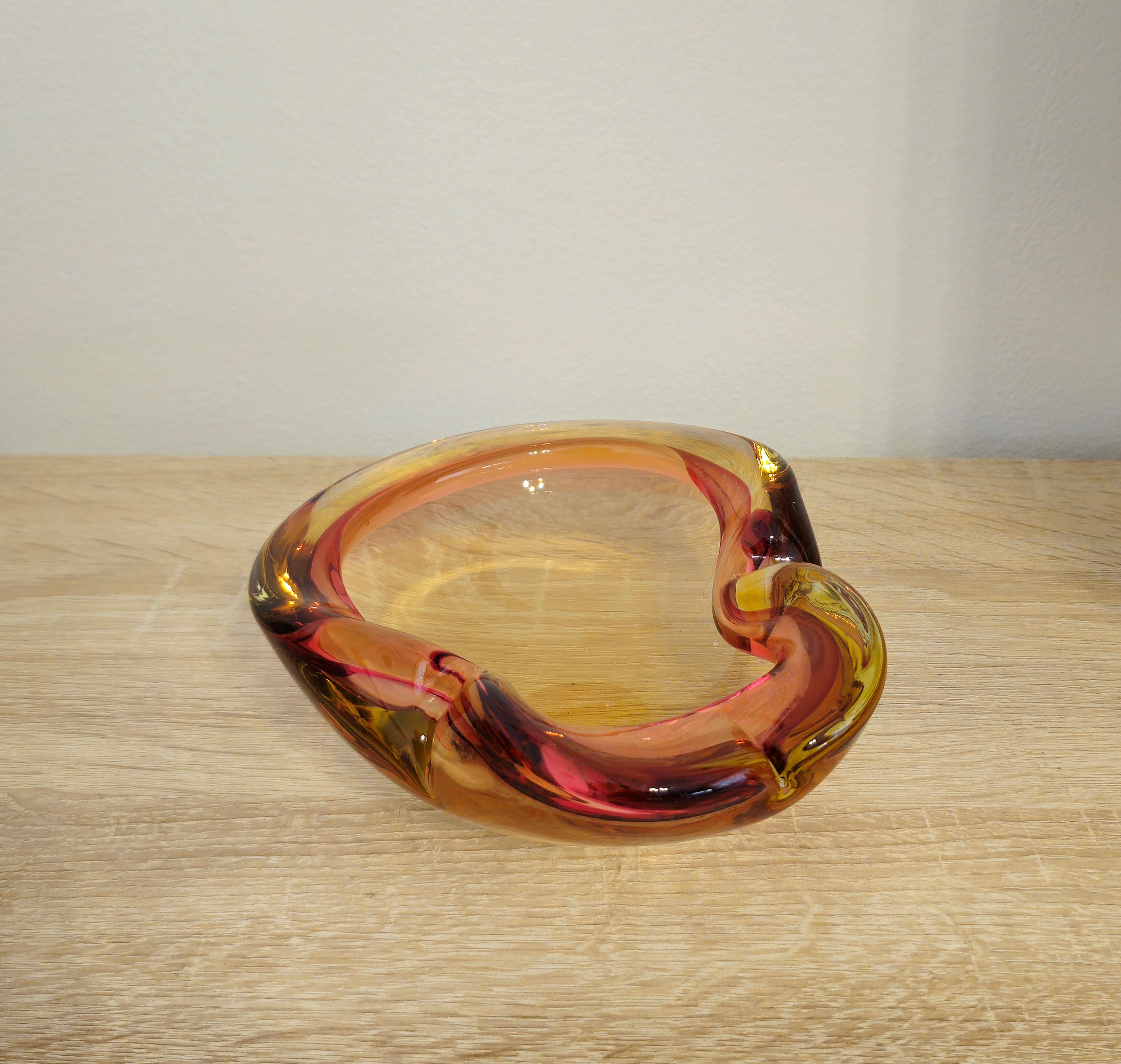 Ashtray Bowl Murano Glass Sommerso Attributed to Seguso Midcentury Italy 1960s For Sale 2