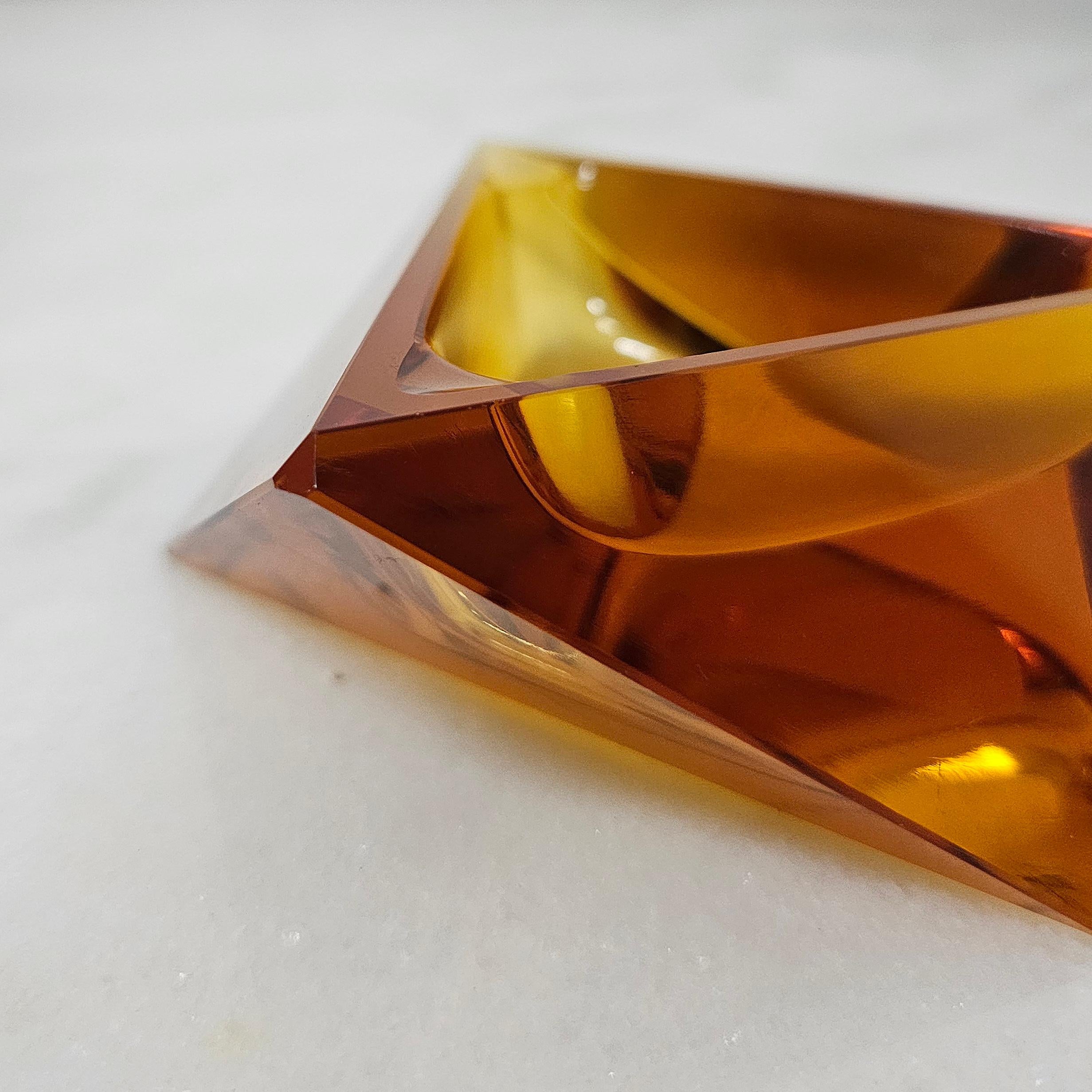 Simpatic decorative object/ashtray with size contained, hexagonal shape with smooth corners, made of Murano glass in shades of caramel and amber. Flavio Poli, Italy 70s.


Note: We try to offer our customers an excellent service even in shipments