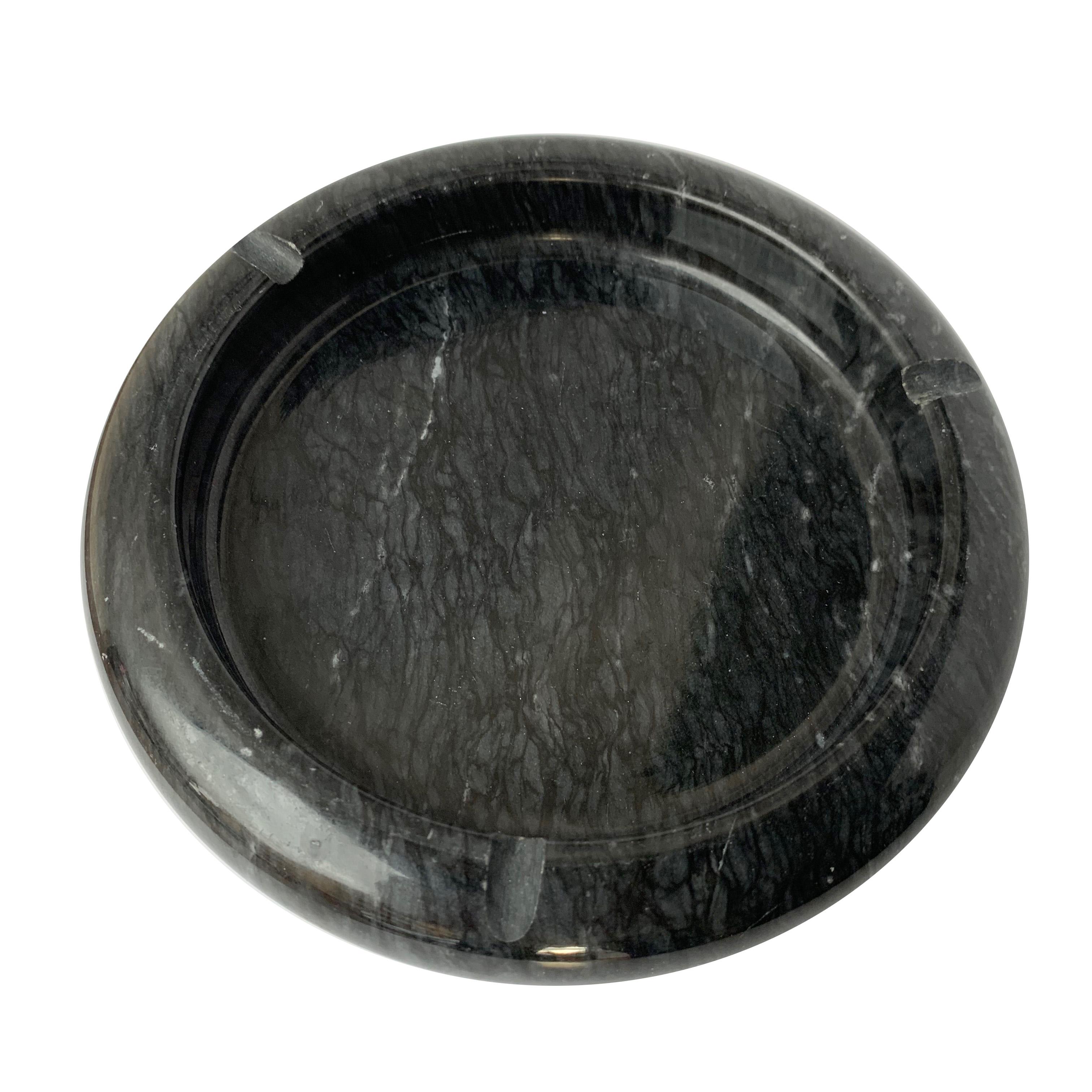 Elegant ashtray in black marble attributed to Mangiarotti.