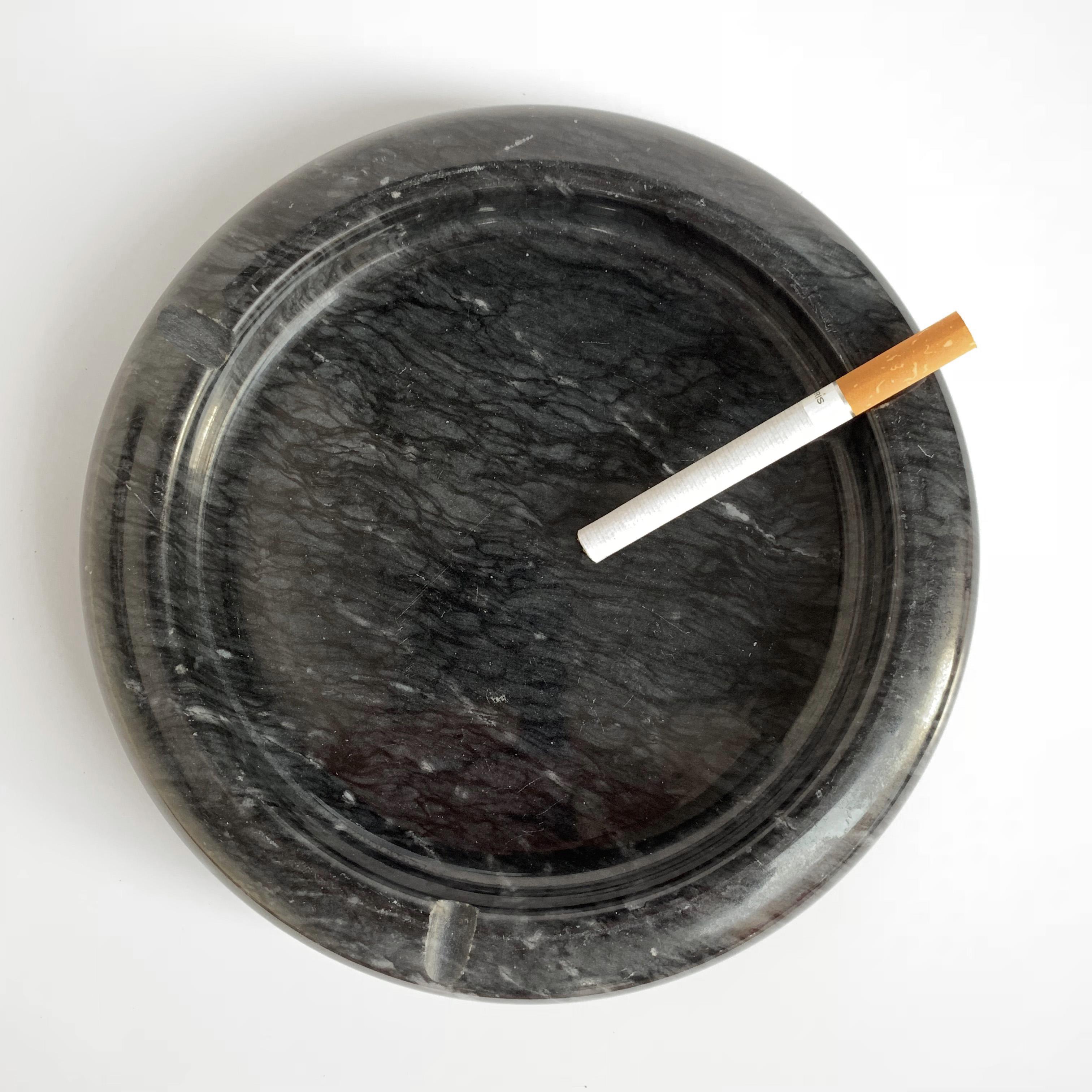 Ashtray in Black Marble Attributed to Mangiarotti, Italy, 1970s In Good Condition In Roma, IT