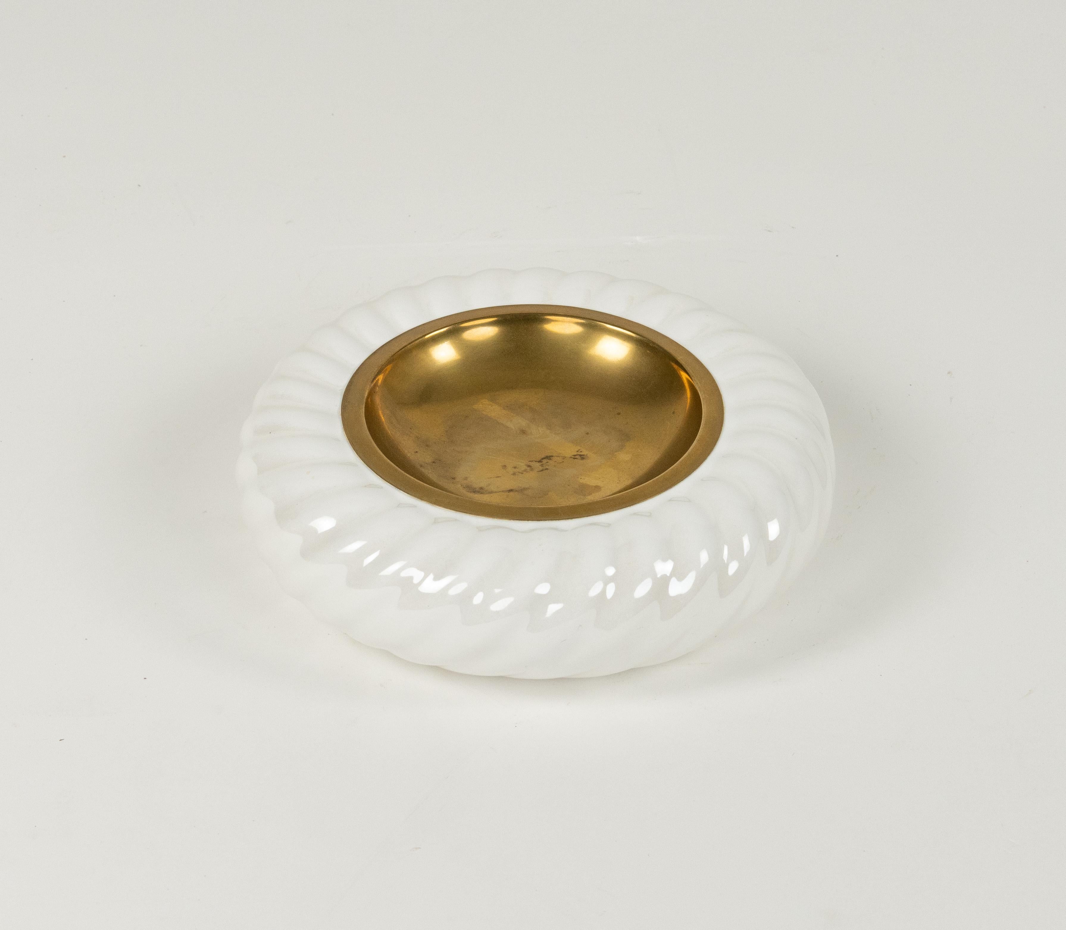Aschenbecher aus Keramik und Messing von Tommaso Barbi für B ceramiche, Italien 1970er Jahre (Moderne der Mitte des Jahrhunderts) im Angebot