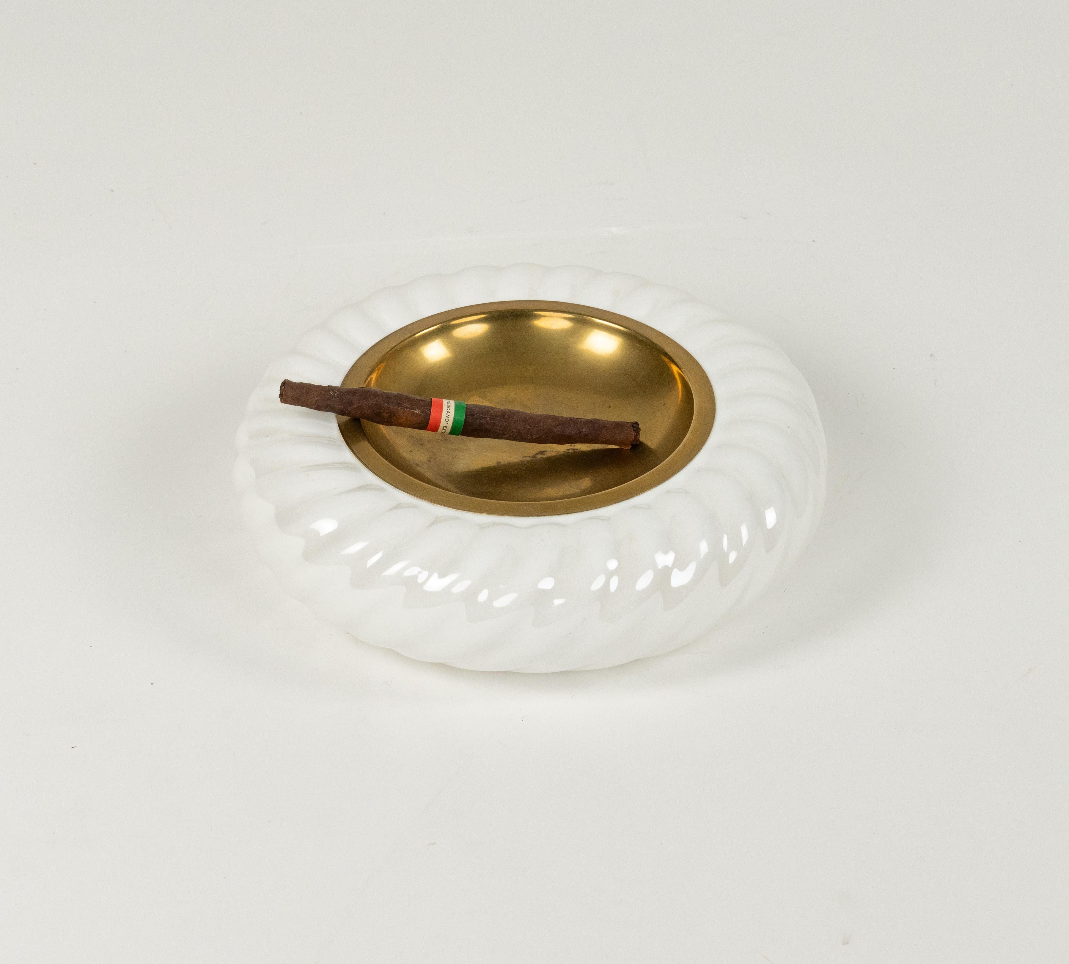 Aschenbecher aus Keramik und Messing von Tommaso Barbi für B ceramiche, Italien 1970er Jahre im Zustand „Gut“ im Angebot in Rome, IT