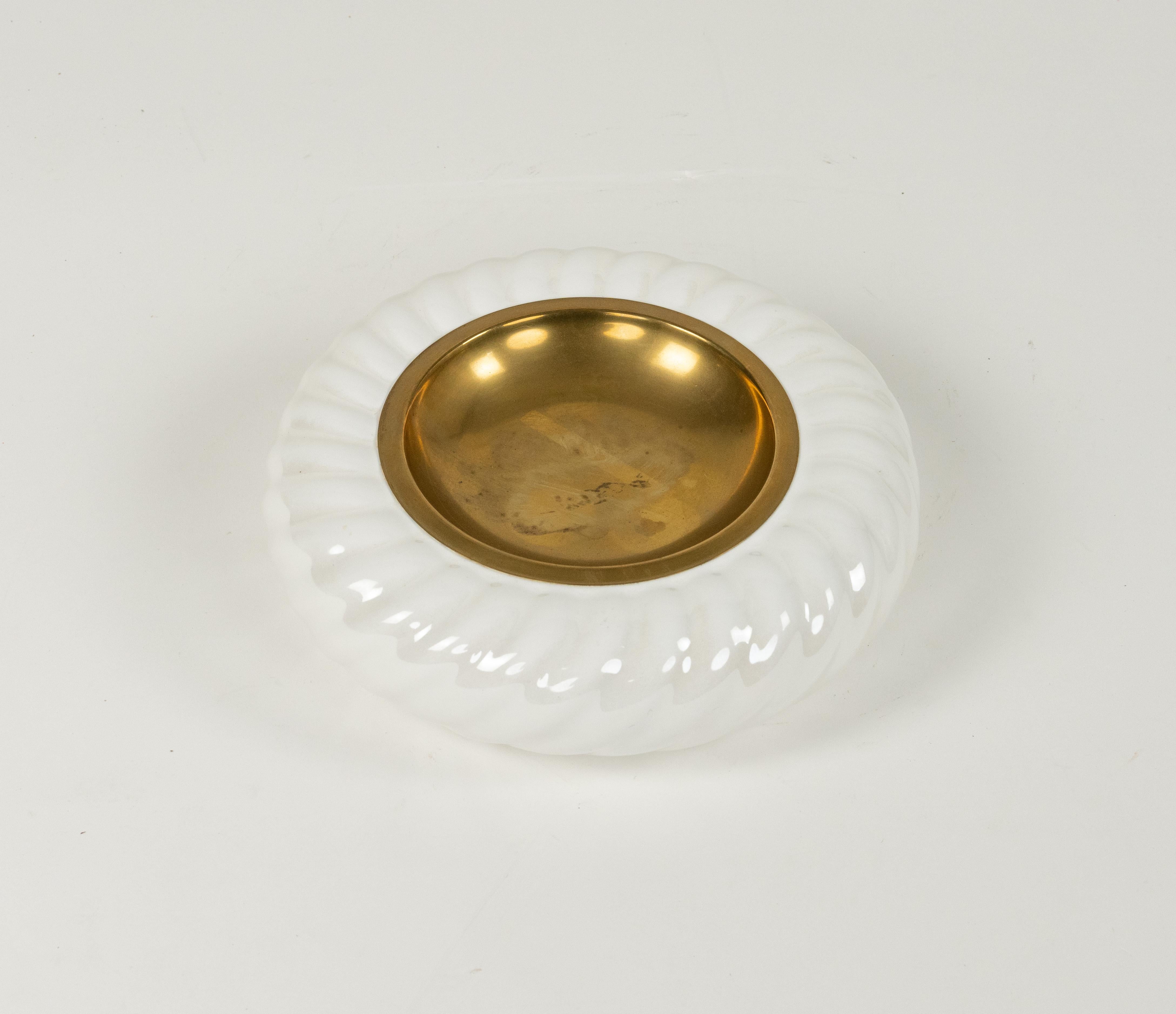 Aschenbecher aus Keramik und Messing von Tommaso Barbi für B ceramiche, Italien 1970er Jahre (Metall) im Angebot
