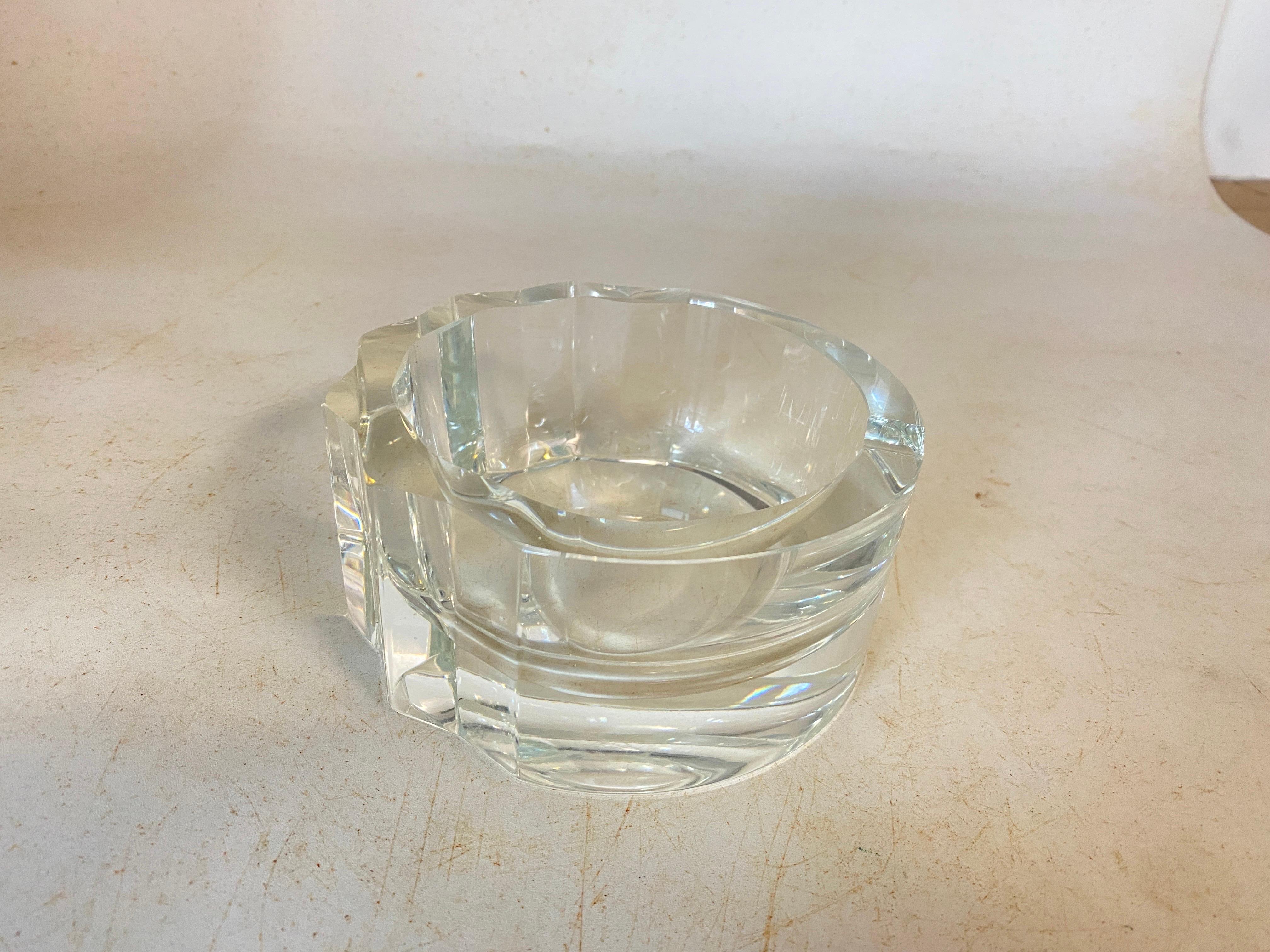 Aschenbecher aus Kristall aus der „Cristallerie de Haute Bretagne“ Transparente Farbe (Ende des 20. Jahrhunderts) im Angebot