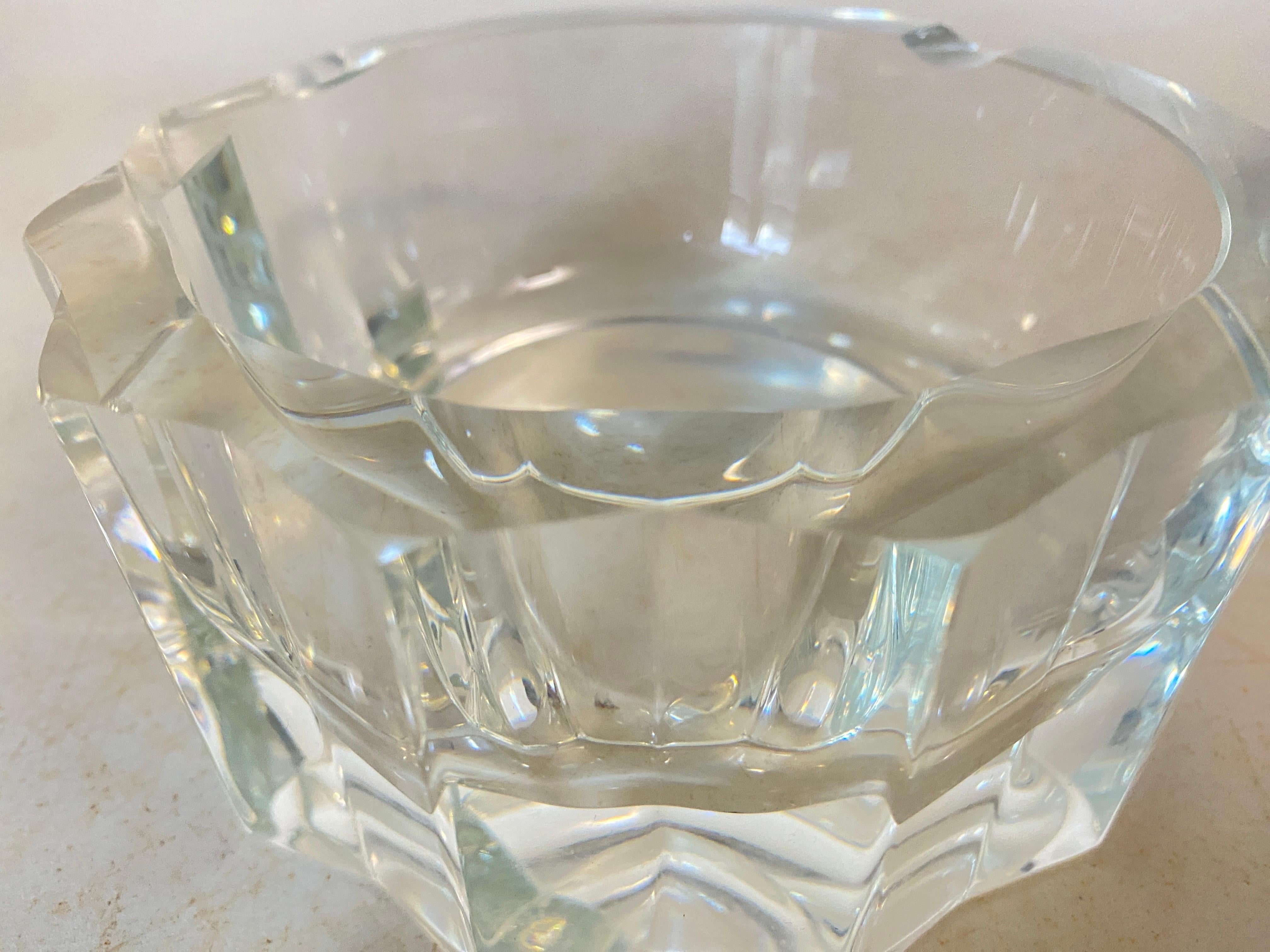 Aschenbecher aus Kristall aus der „Cristallerie de Haute Bretagne“ Transparente Farbe im Angebot 1