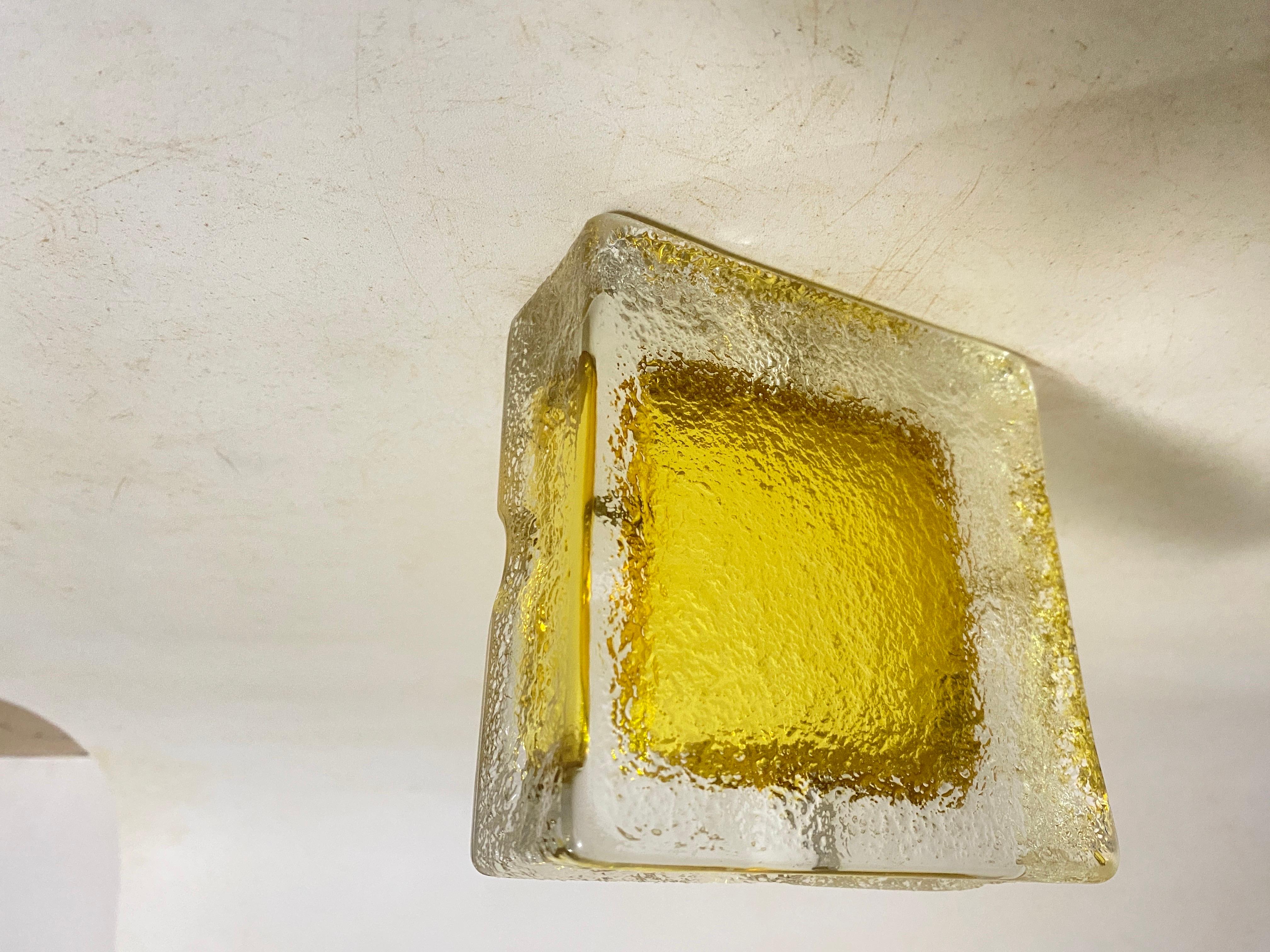 Ashtray in Glass with a yellow light color Square Shape France, circa 1970 In Good Condition For Sale In Auribeau sur Siagne, FR