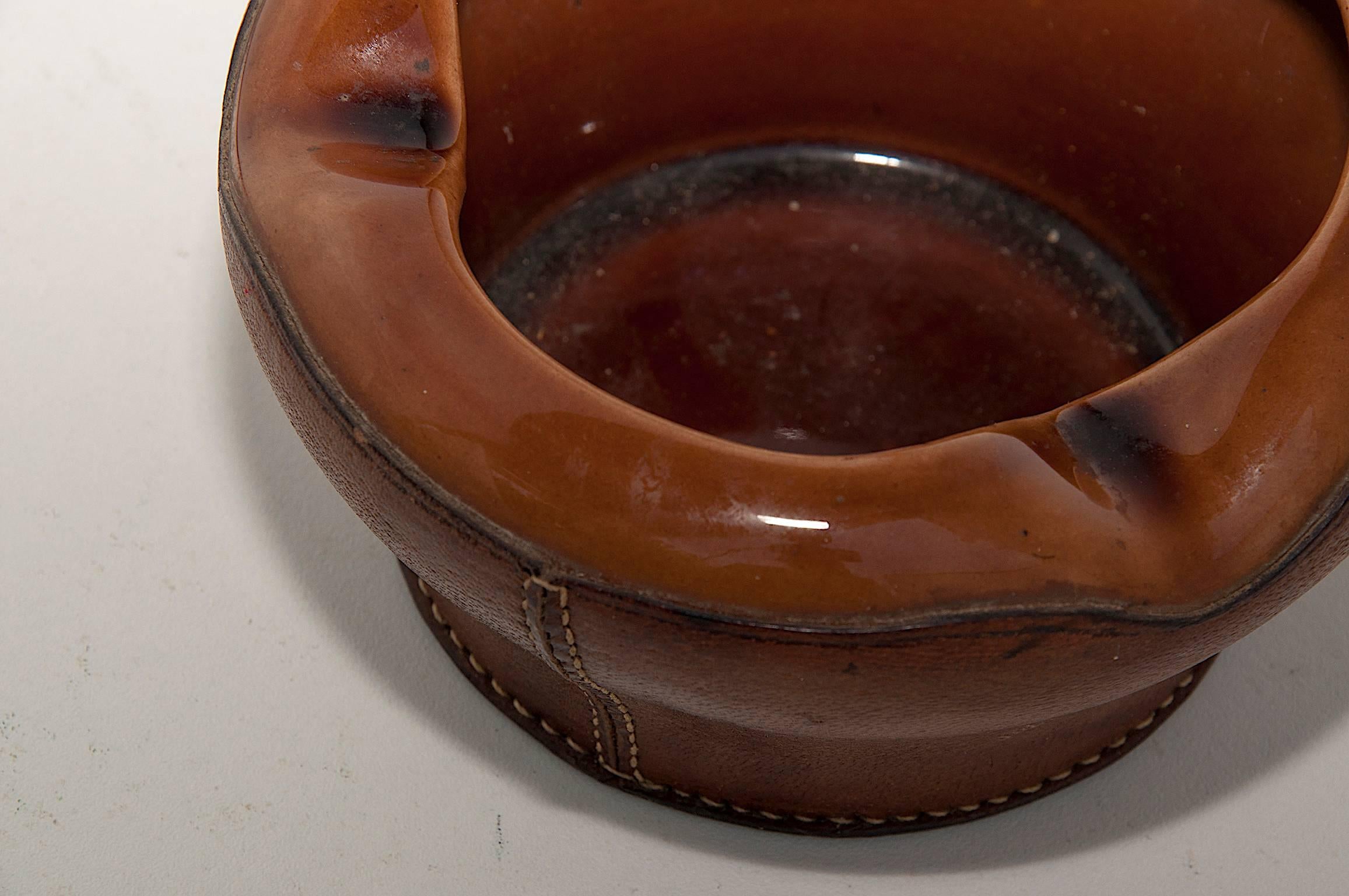 Ashtray in Leather and Ceramic by Longchamp Paris In Good Condition For Sale In Auribeau sur Siagne, FR