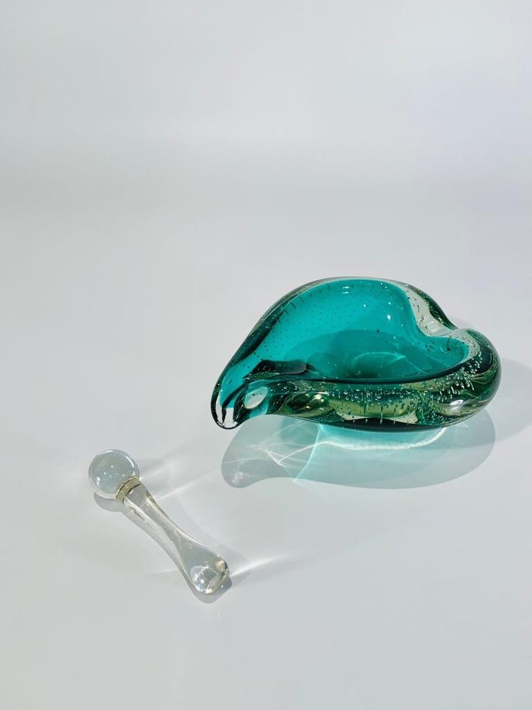 Aschenbecher aus grünem Murano-Glas um 1950 mit Radiergummi. (Italienisch) im Angebot