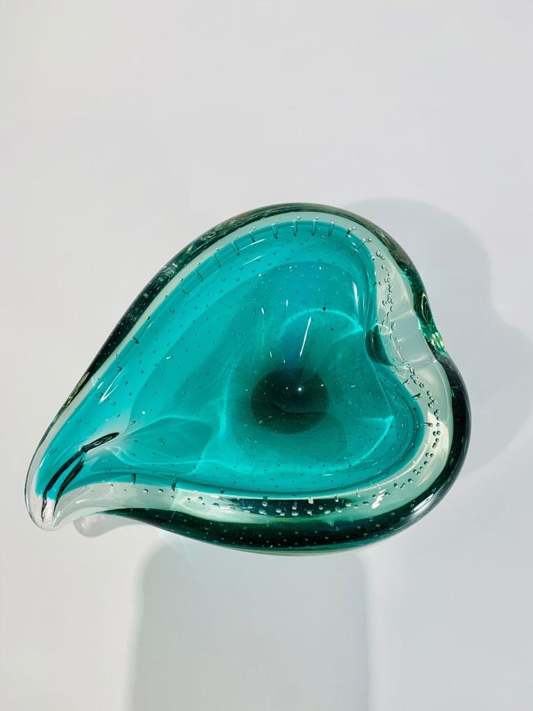 Aschenbecher aus grünem Murano-Glas um 1950 mit Radiergummi. (Sonstiges) im Angebot