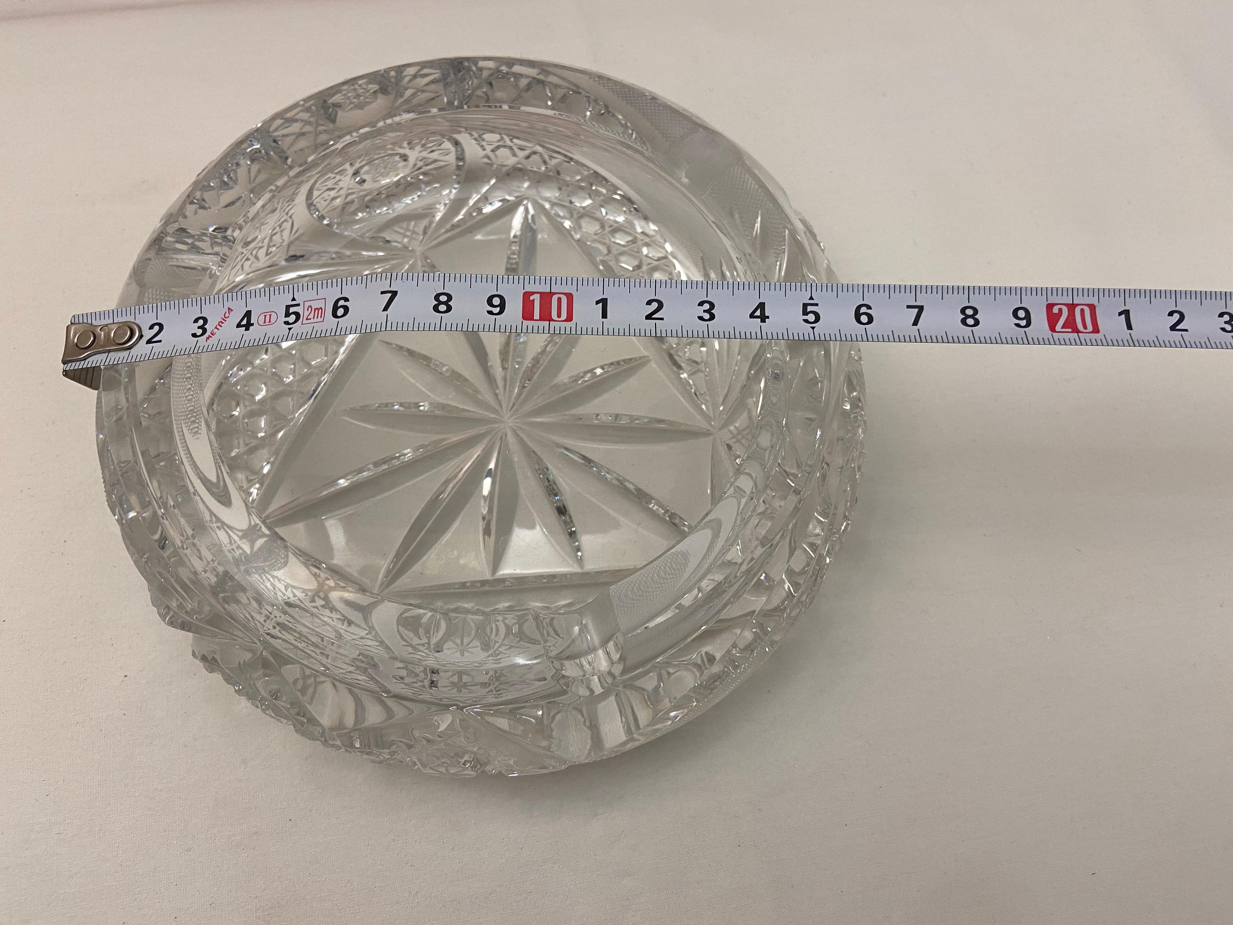 Bohemian crystal is a decorative glass produced, since the thirteenth century, in the regions of Bohemia and Silesia, now part of the Czech Republic.
This Ashtray represents the state of the art of this work. It has a diameter of 16 cm.
It will