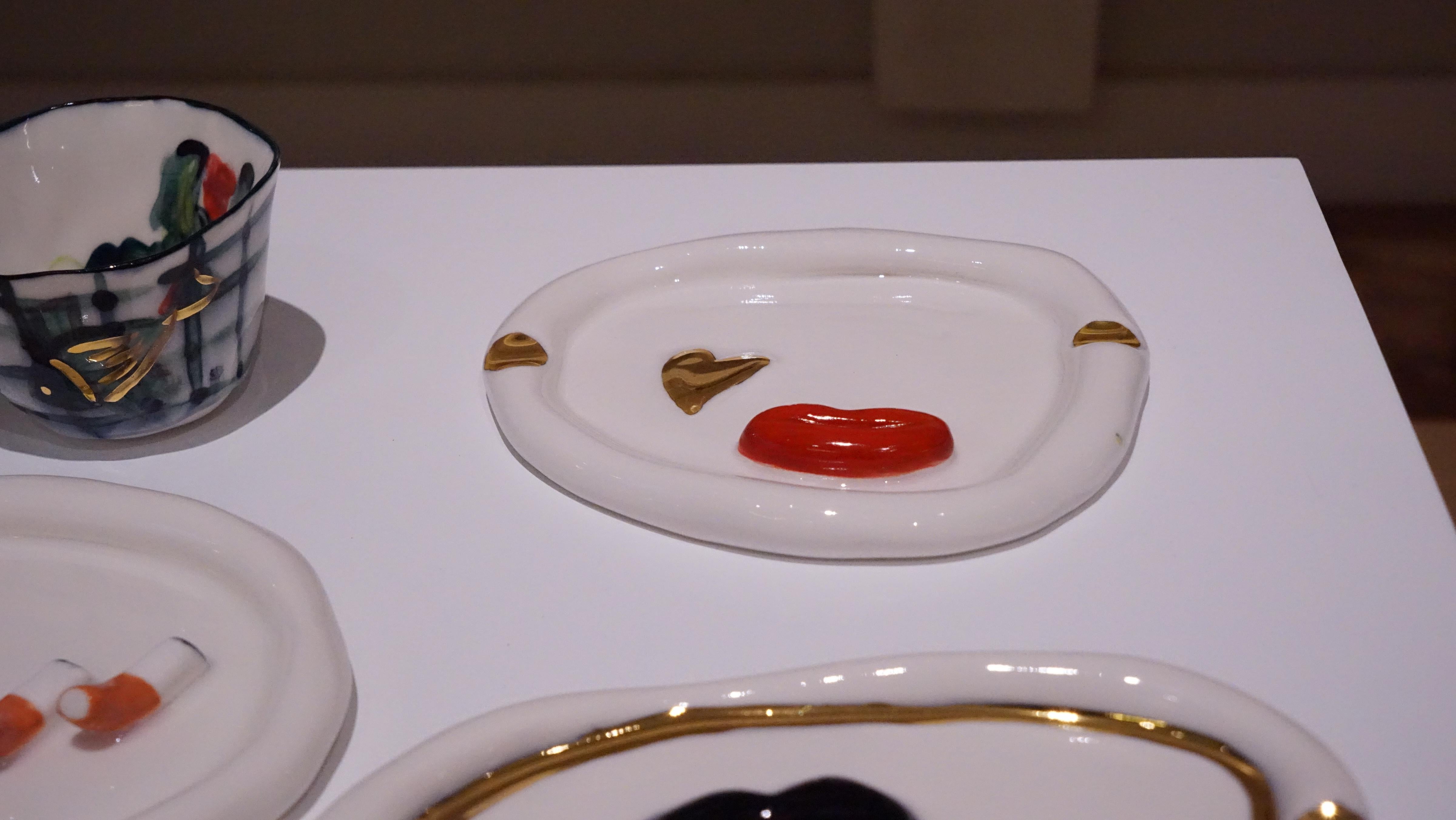 Cenicero de Porcelana Blanca con Labios Post Modern Inspirado por Hania Jneid en venta 1