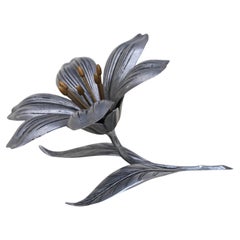 Cendrier de table en métal sculpté de pétales de fleurs Lily 1960's Mid Century Modern