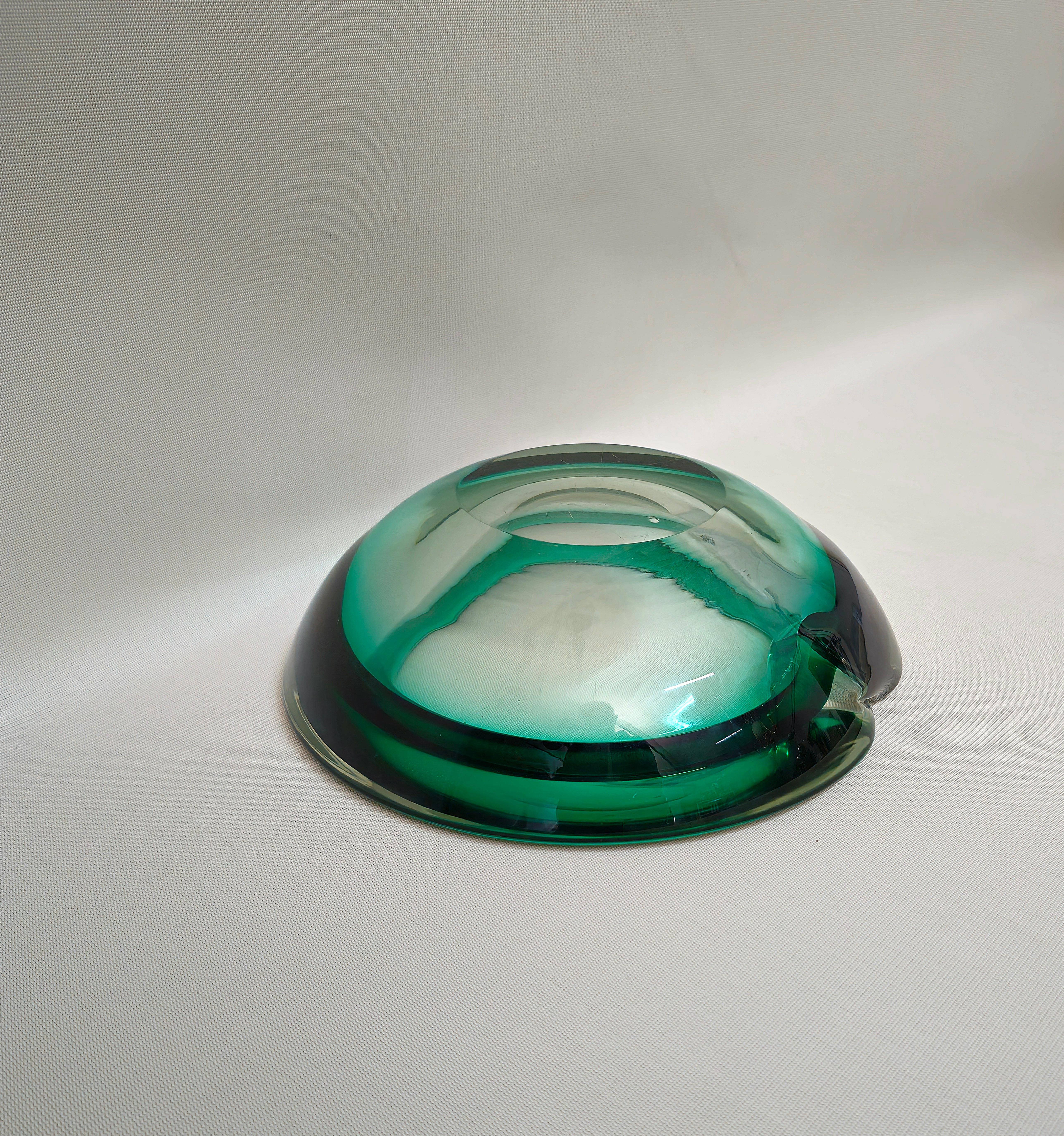 Aschenbecher Murano Glas Grün Transparent  Midcentury Modern Italian Design 1960s (Muranoglas) im Angebot