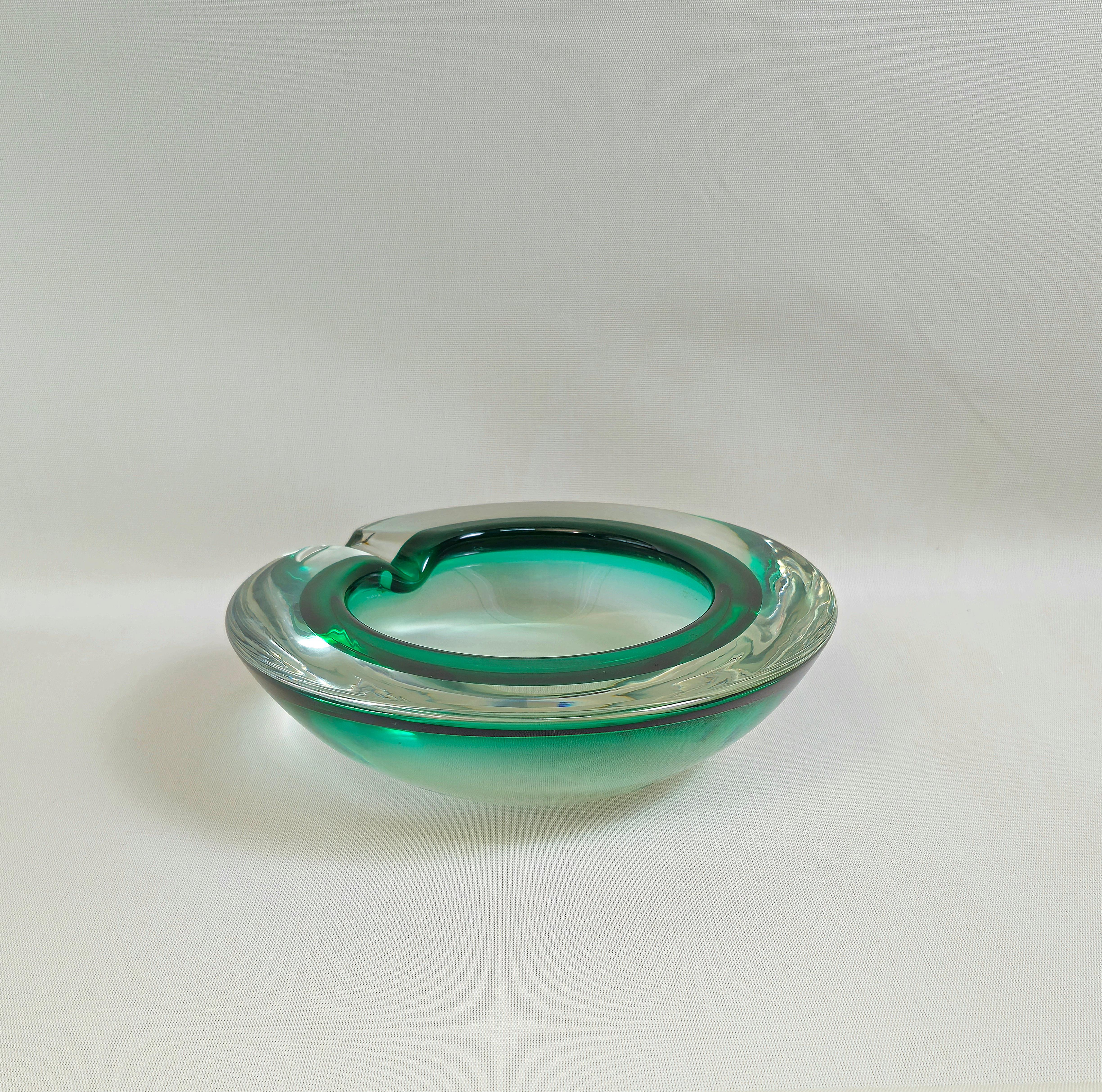 Ashtray Murano Glass Green Transparent  Midcentury Modern Italian Design 1960s In Good Condition For Sale In Palermo, IT