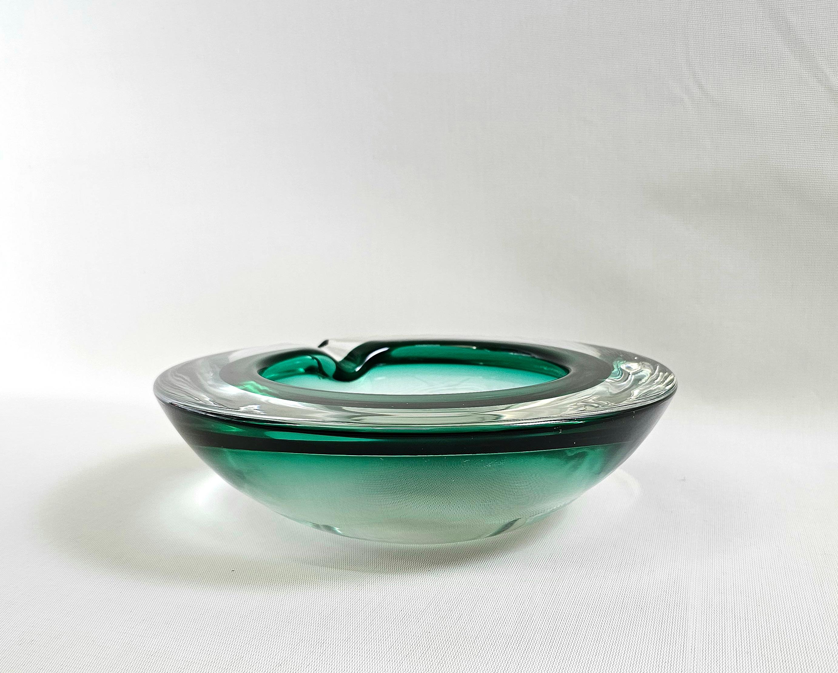Aschenbecher Murano Glas Grün Transparent  Midcentury Modern Italian Design 1960s (Italienisch) im Angebot
