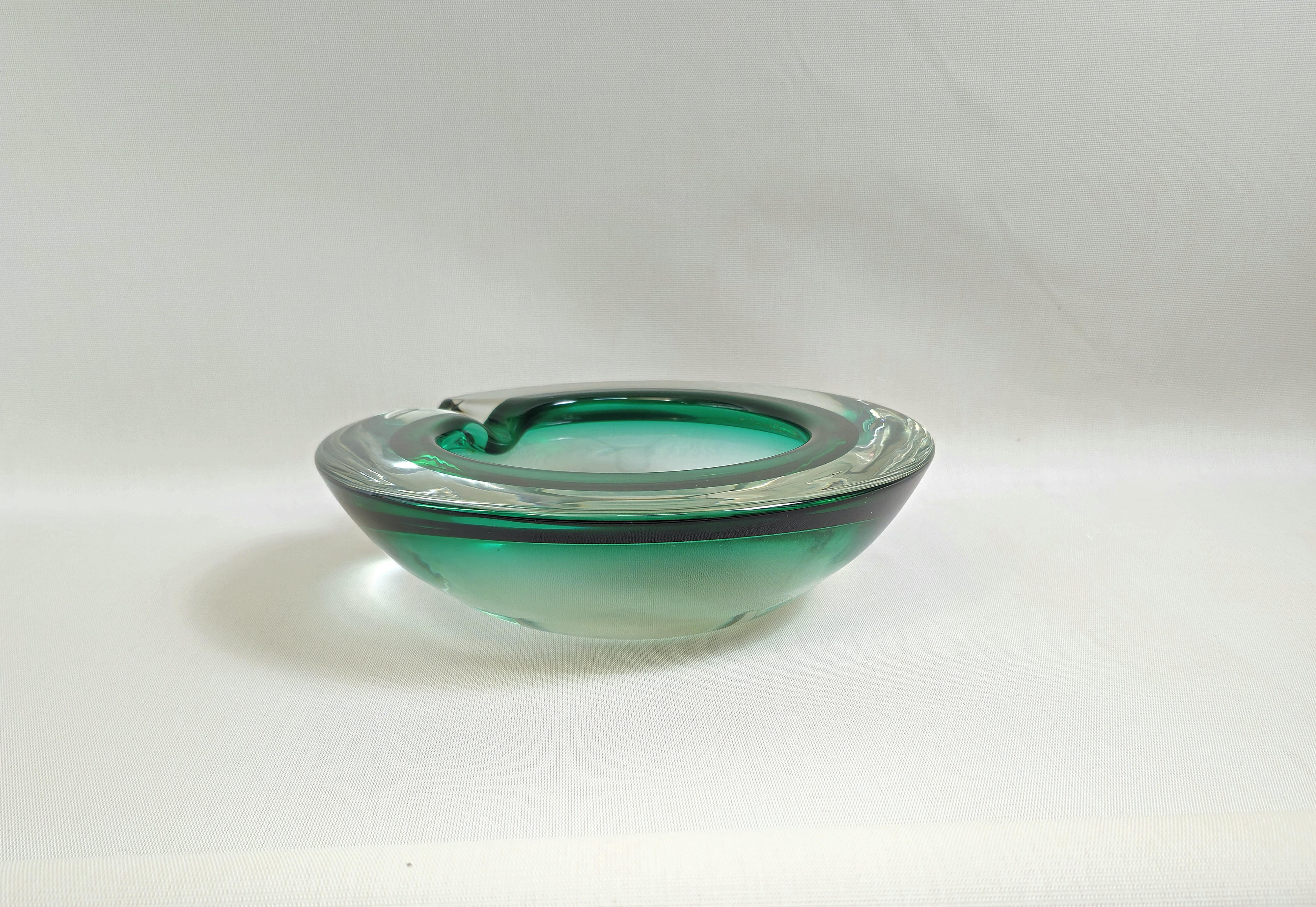 Aschenbecher Murano Glas Grün Transparent  Midcentury Modern Italian Design 1960s (20. Jahrhundert) im Angebot