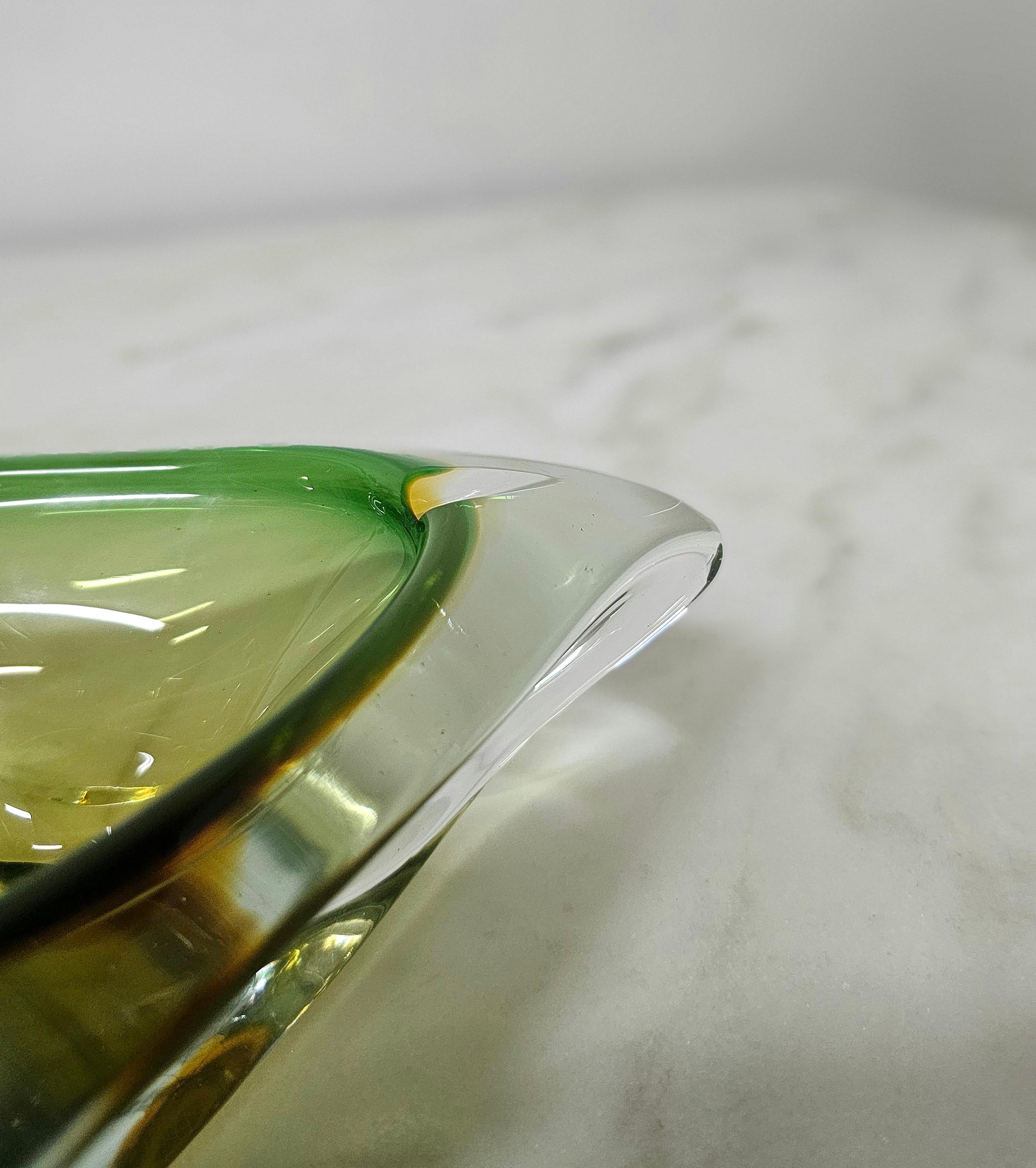 italien Cendrier Murano Glass Sommerso Transparent Vert Midcentury Italian Design 1970s en vente