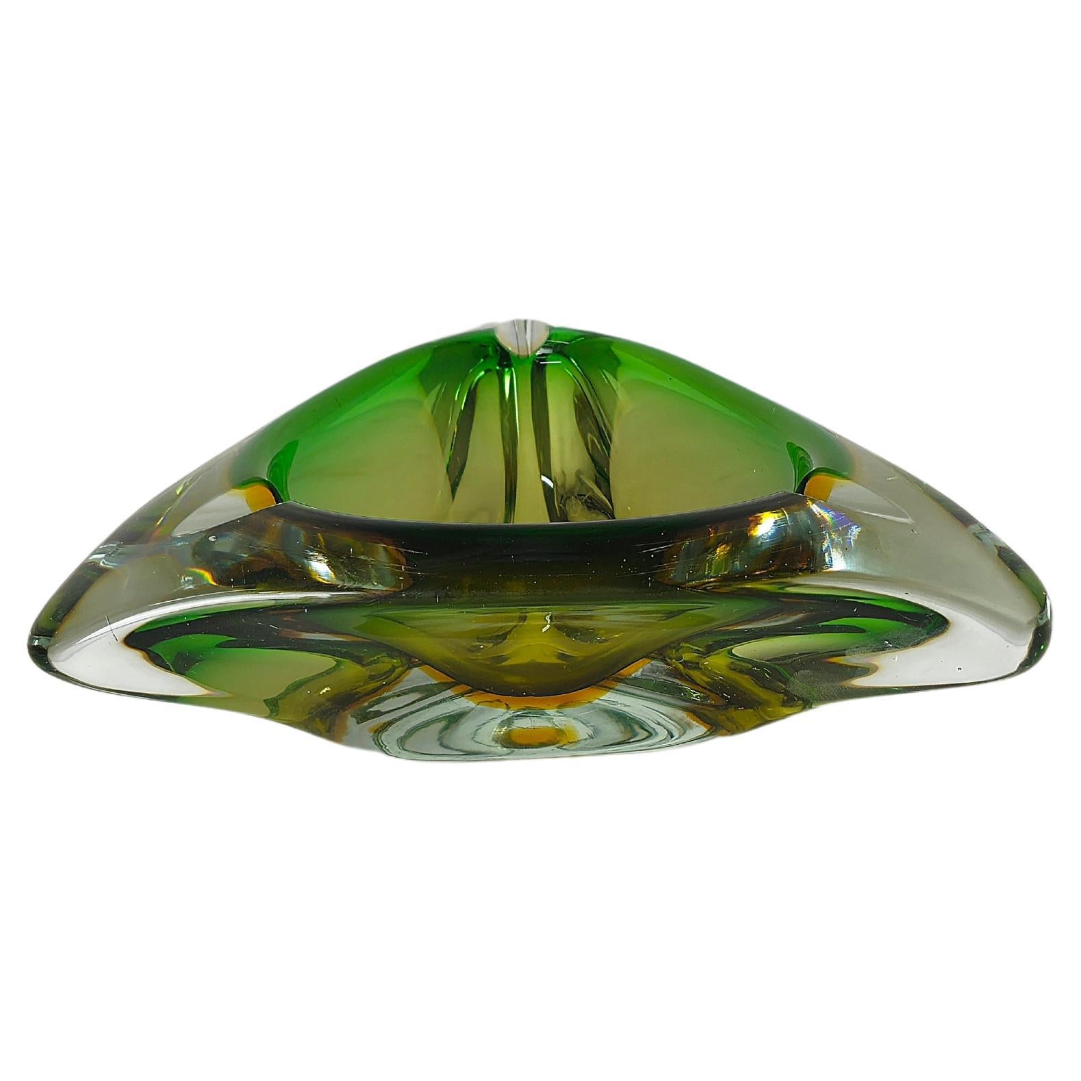 Cendrier Murano Glass Sommerso Transparent Vert Midcentury Italian Design 1970s en vente