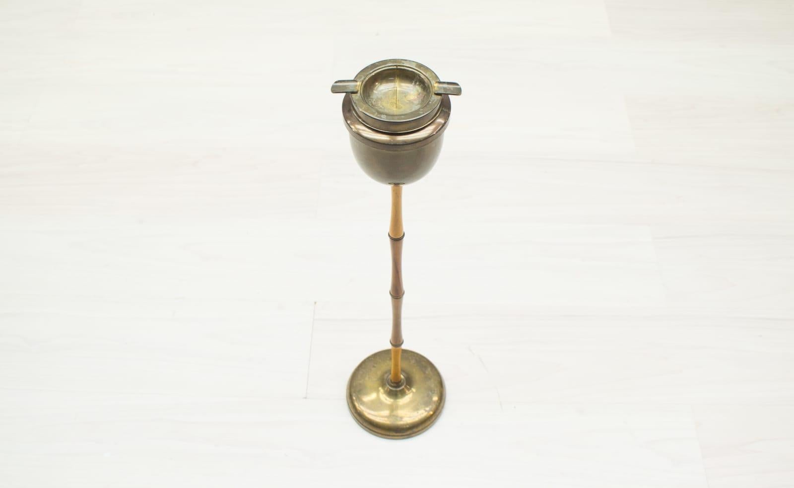 Mid-20th Century Ashtray Stand in the Manner of Carl Auböck, Brass and Wood, 1950s