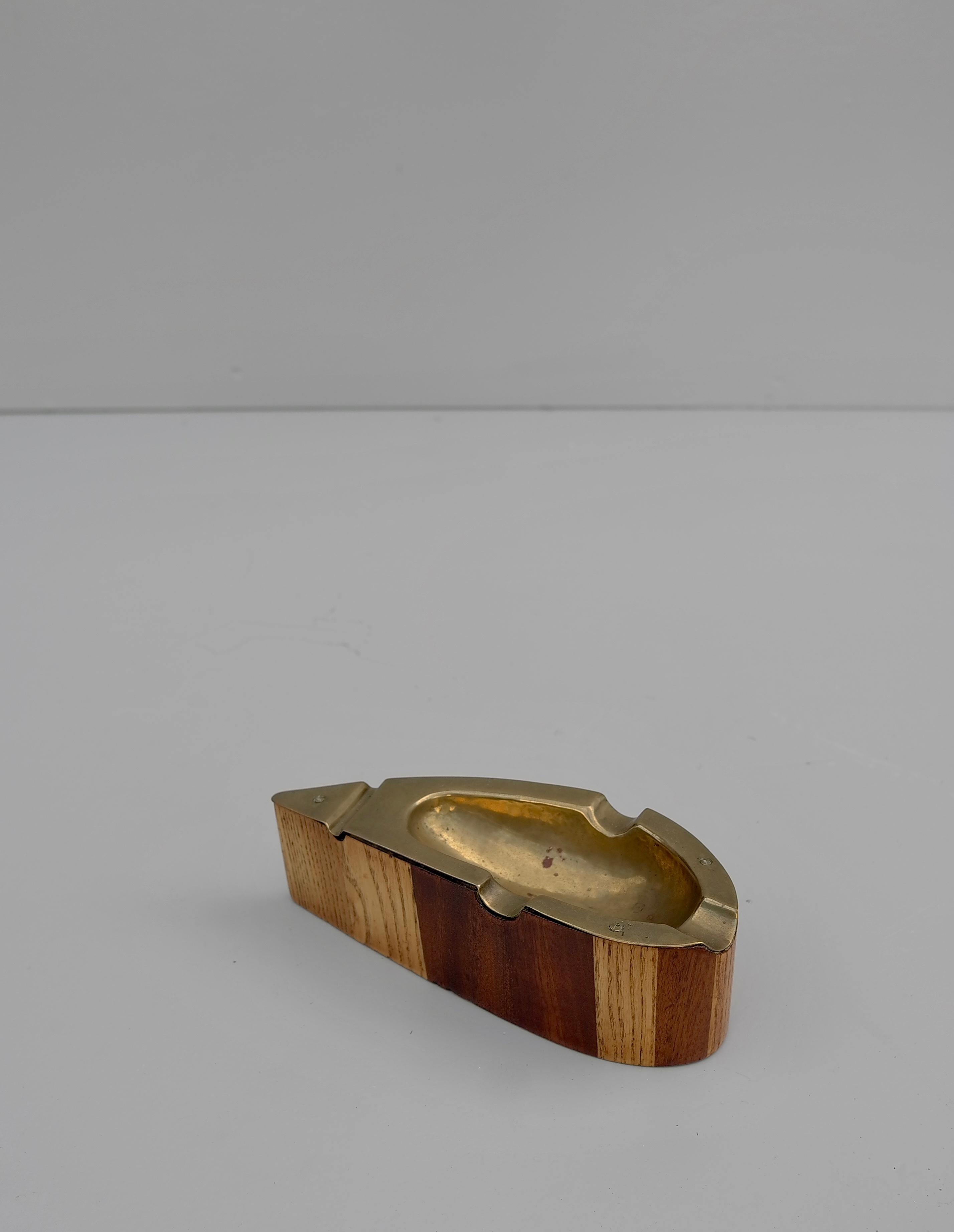 Ashtray Teardrop model in Brass and Wood, Austria 1950's In Good Condition For Sale In Den Haag, NL