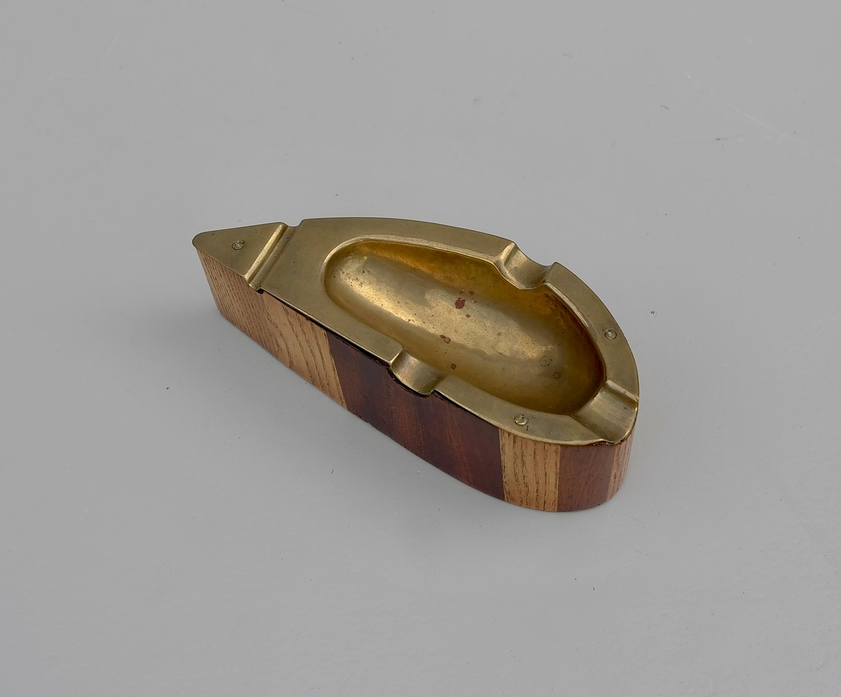 Mid-20th Century Ashtray Teardrop model in Brass and Wood, Austria 1950's For Sale