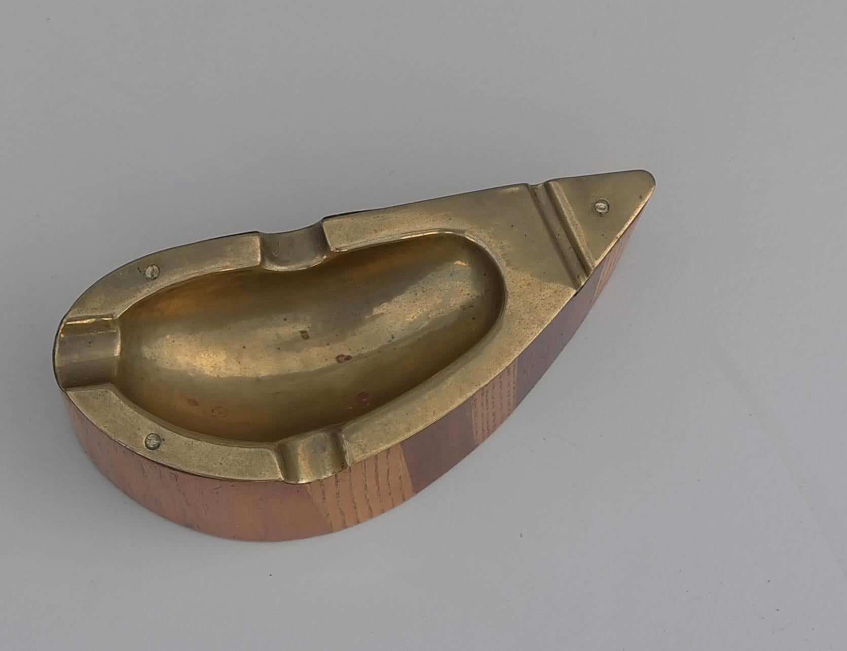 Ashtray Teardrop model in Brass and Wood, Austria 1950's For Sale 3