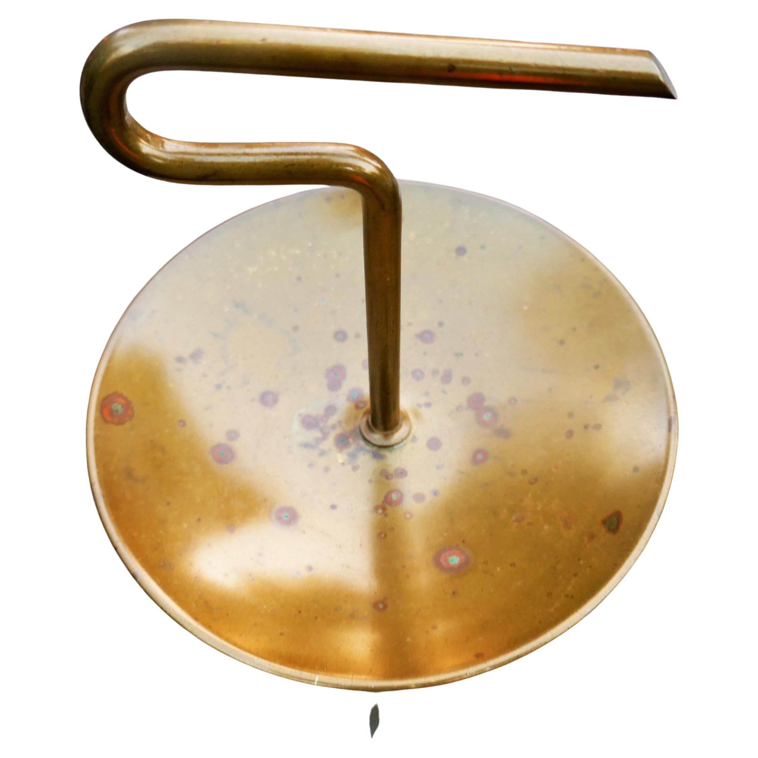 Cendrier de valet en laiton et métal, attribué à Siva Poggibonsi.
Bon état.
Merci.