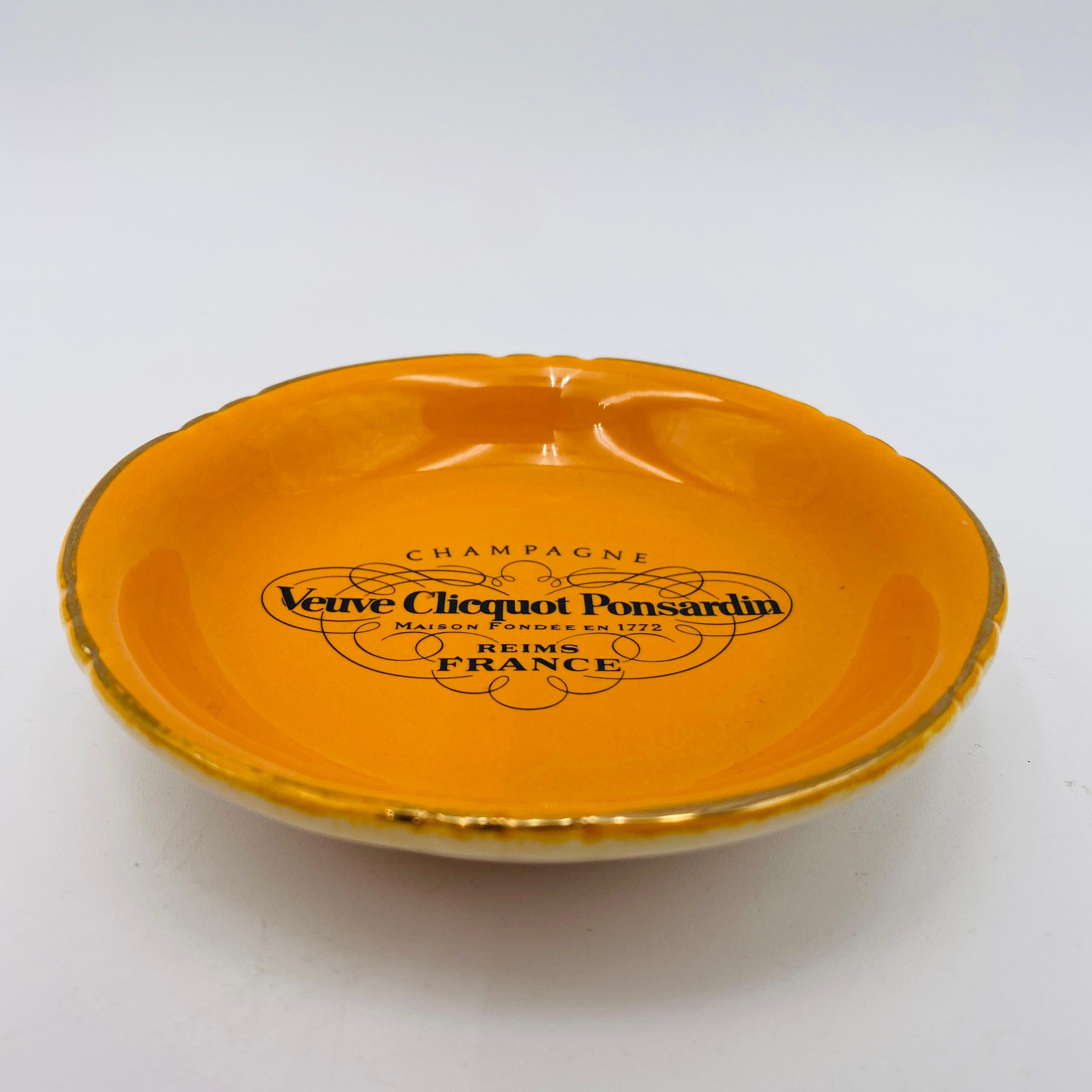 20ième siècle Cendrier Veuve Cliquot Ponsardin Moulin des Loups Champagne Reims France en vente