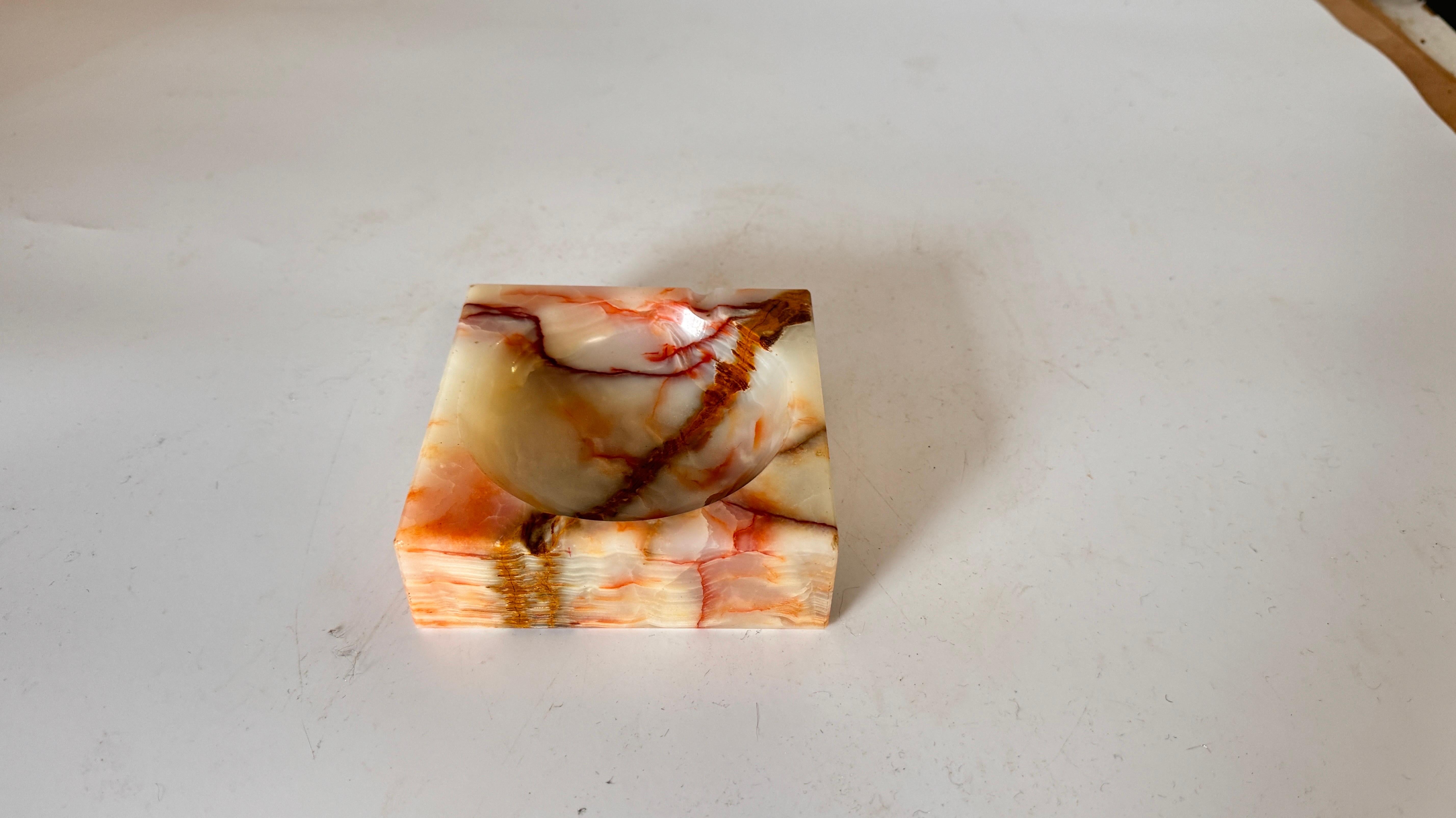 Ashtray Vide Poche in Onyx Square shape Beige color Polished, Italy 1960 For Sale 1