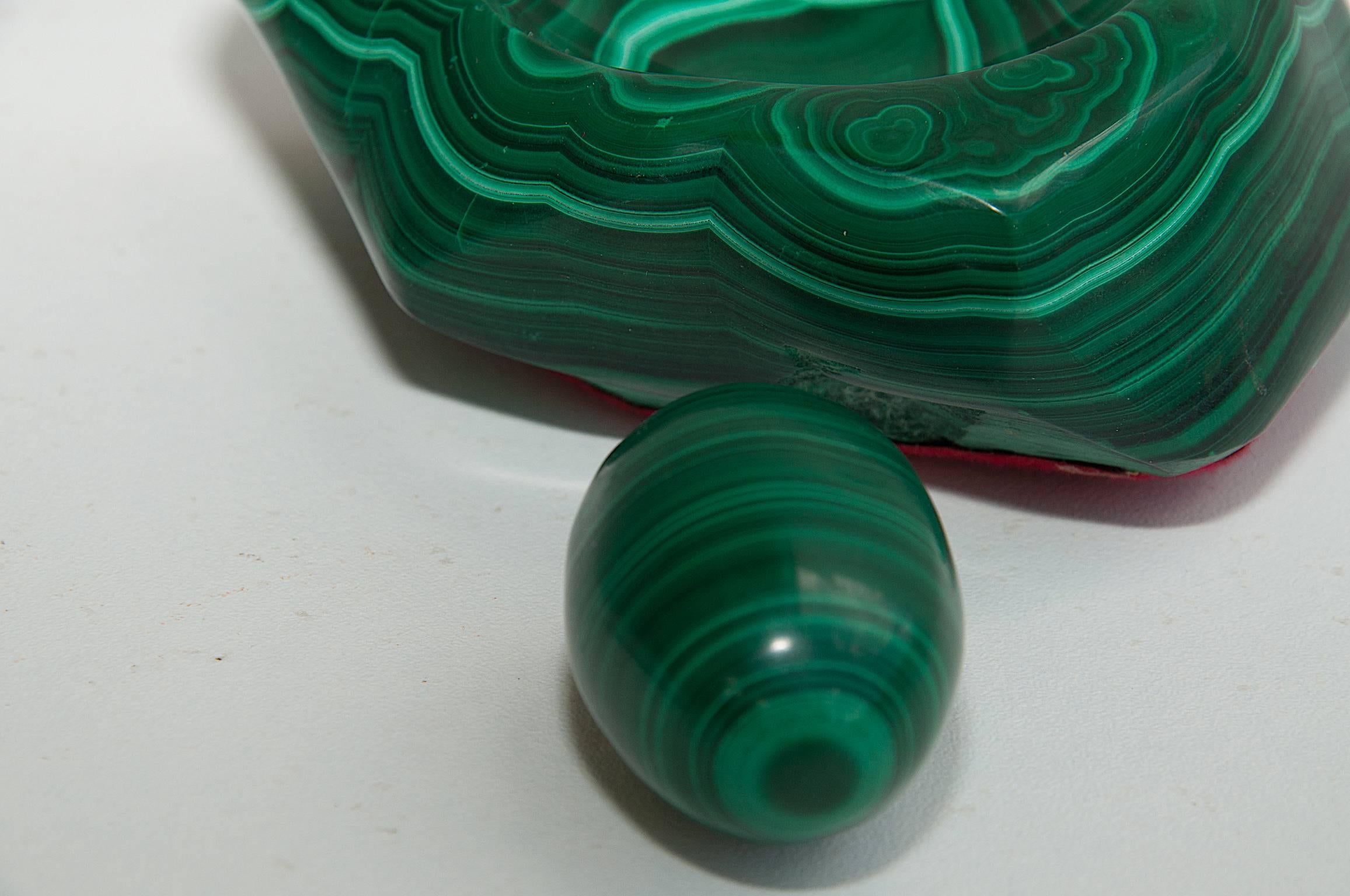 Ashtray with an Egg in Malachite 4