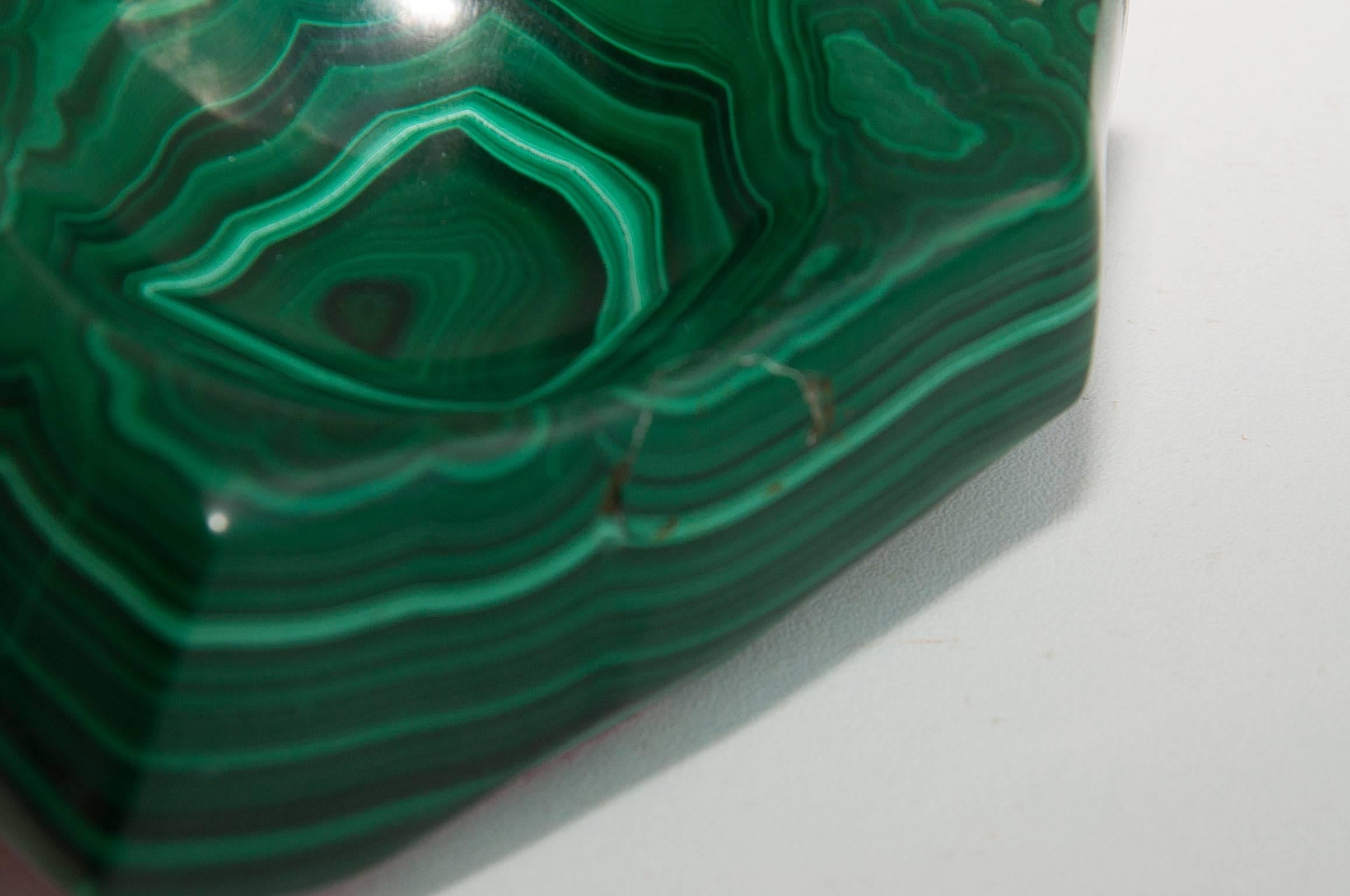 Ashtray with an Egg in Malachite 1