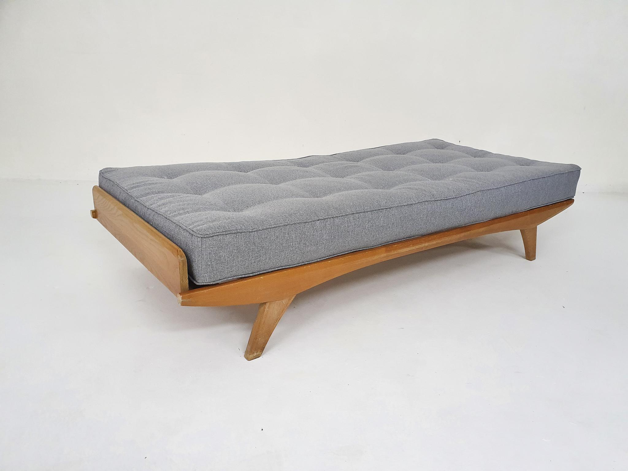 Ashwood Daybed by Holma, Switzerland, 1950's In Good Condition In Amsterdam, NL